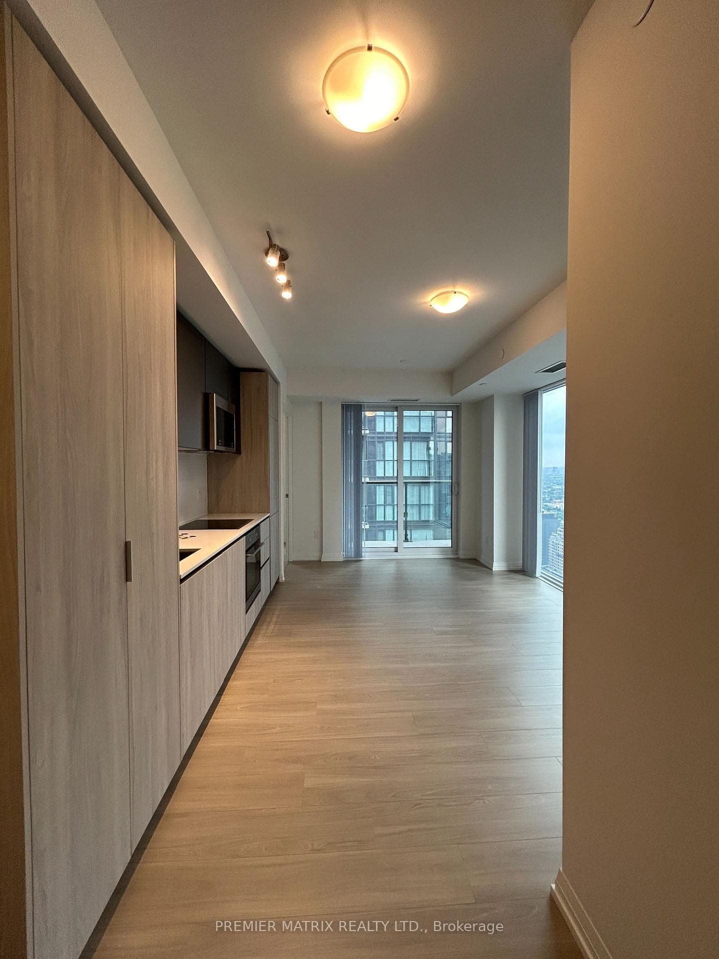 8 Widmer Street Unit 4003 photo 4