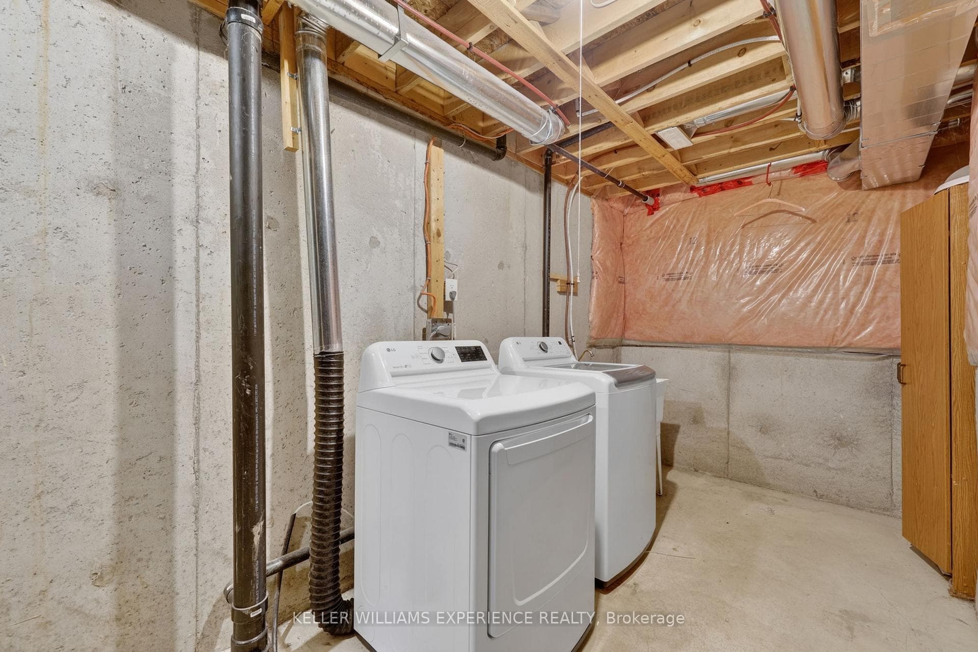 76 Commonwealth Road photo 38