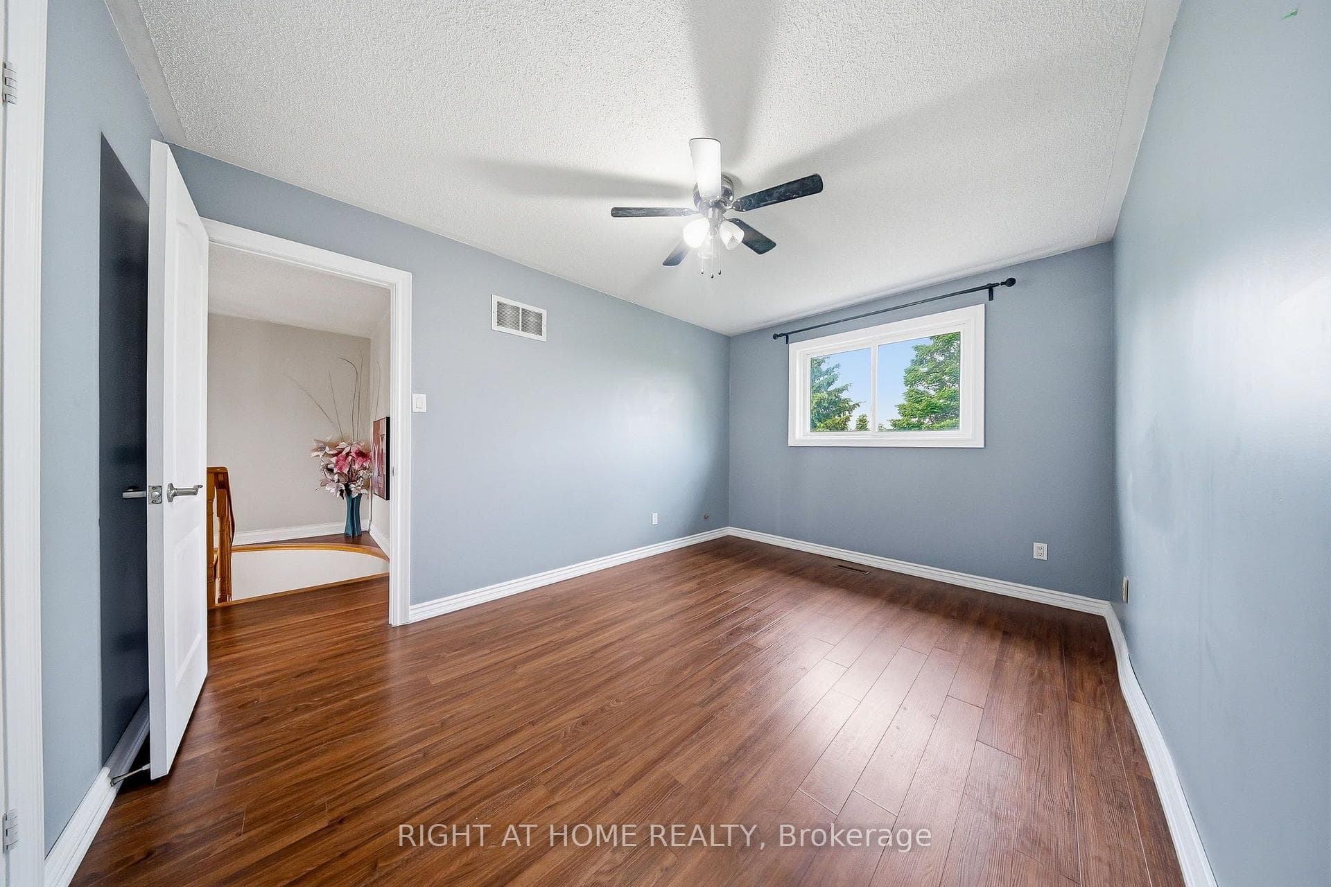 29 Sunforest Drive photo 40