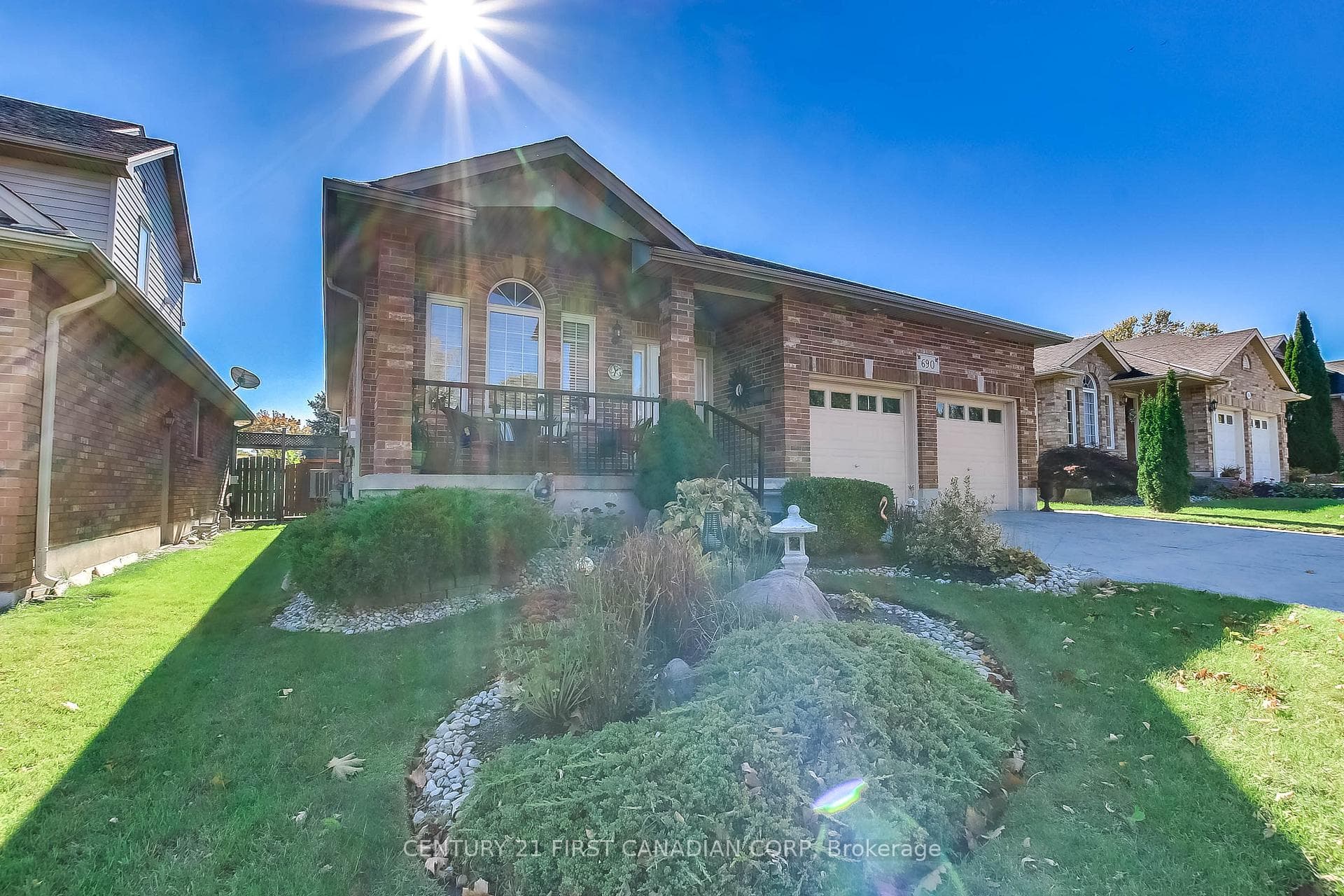 690 Longworth Road photo 2