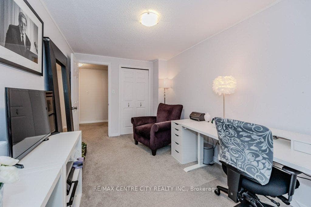 95 Pinemeadow Crescent photo 23