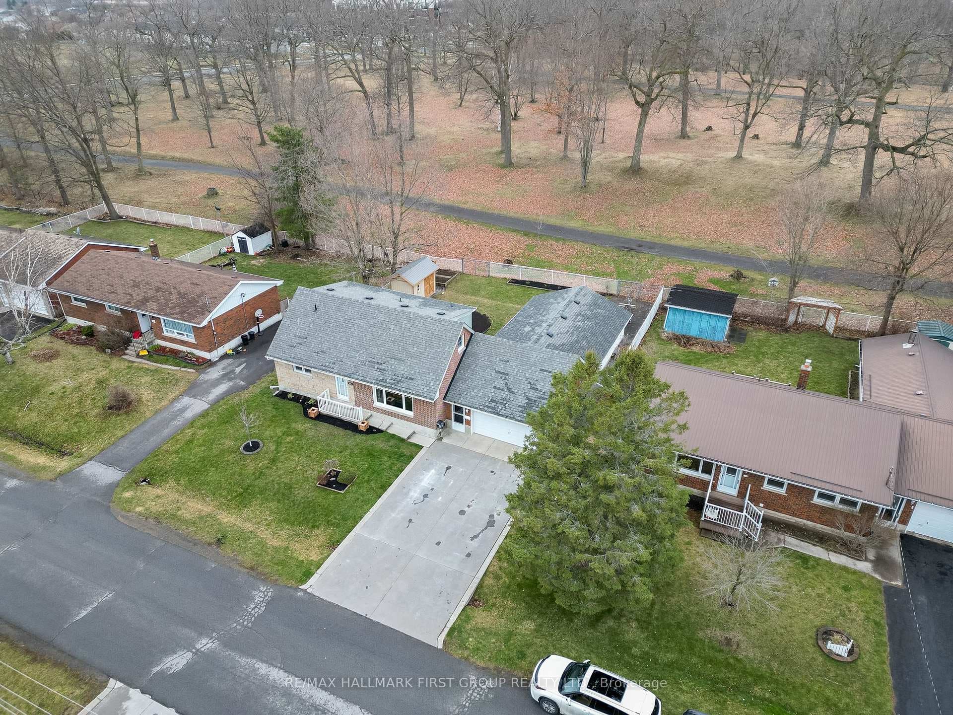 15 Sunset Crescent photo 38