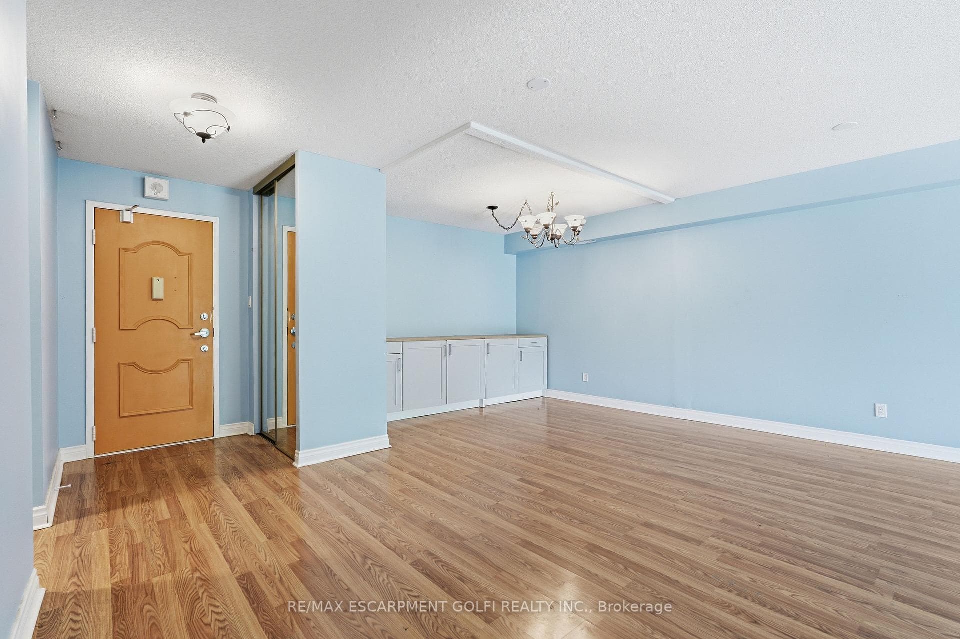 7 Gale Crescent Unit B3 photo 5