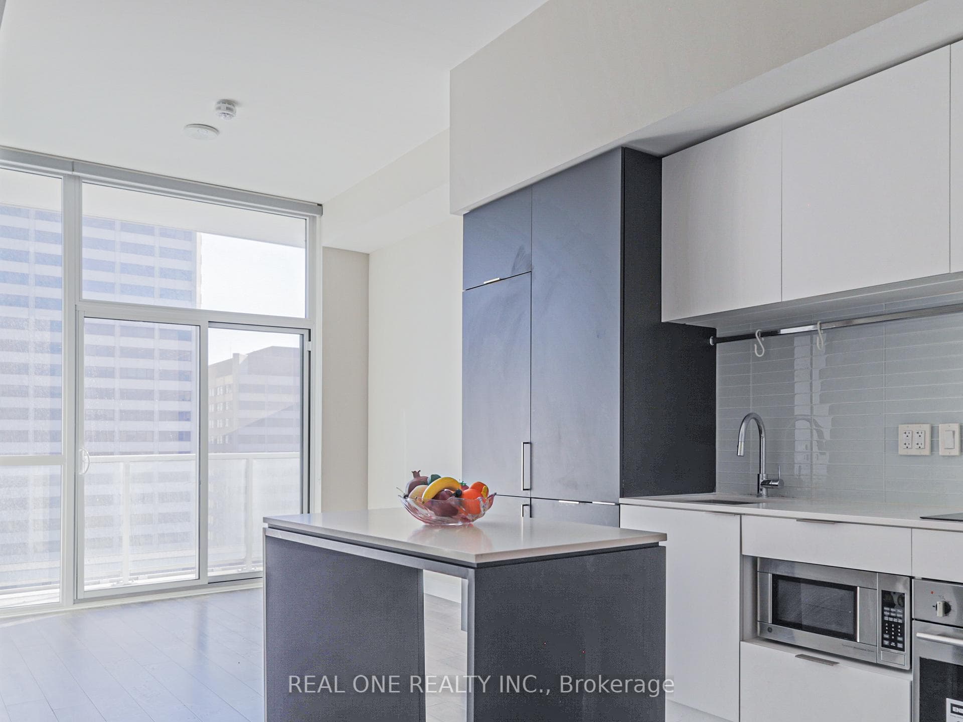 33 Helendale Avenue Unit 2007 photo 7