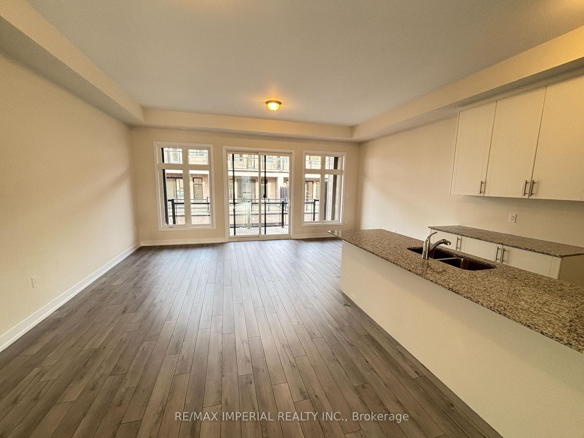 3085 Welsman Gardens photo 11
