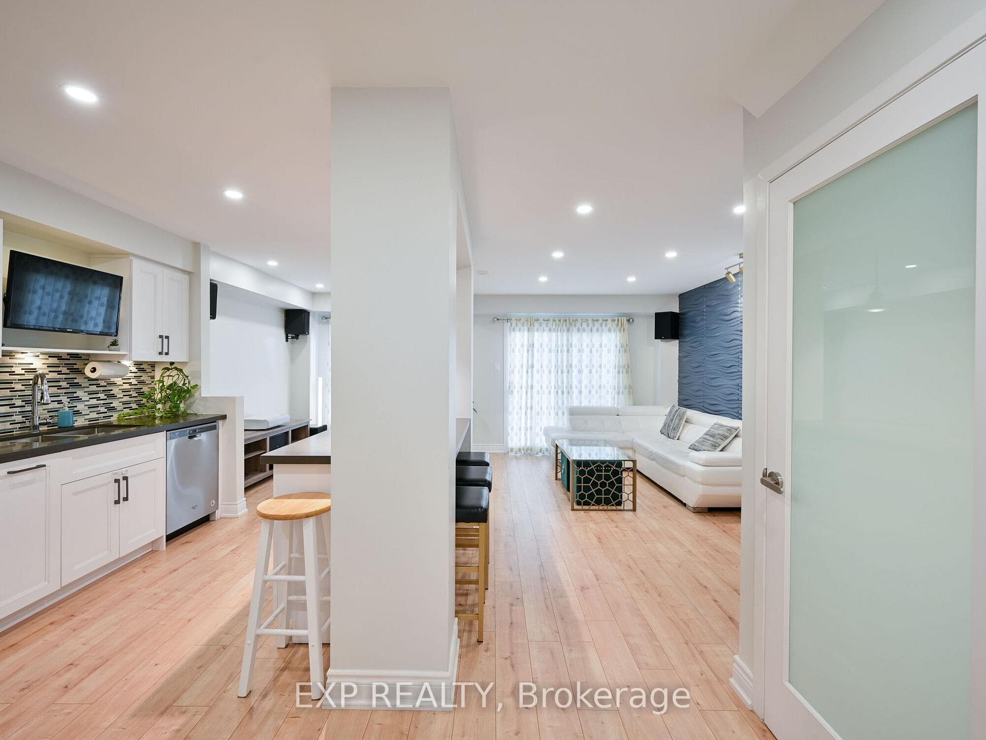 3351 Hornbeam Crescent Unit 64 photo 7
