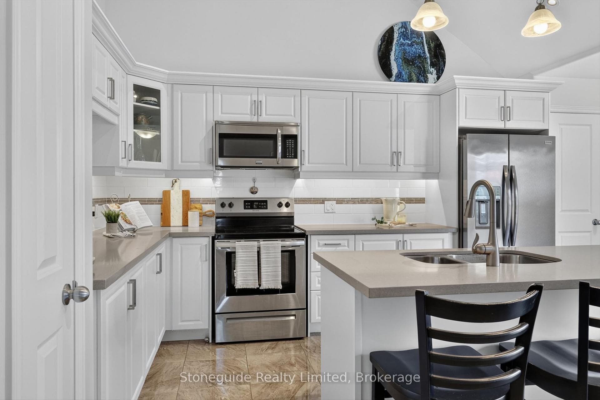 656 Grange Way photo 17