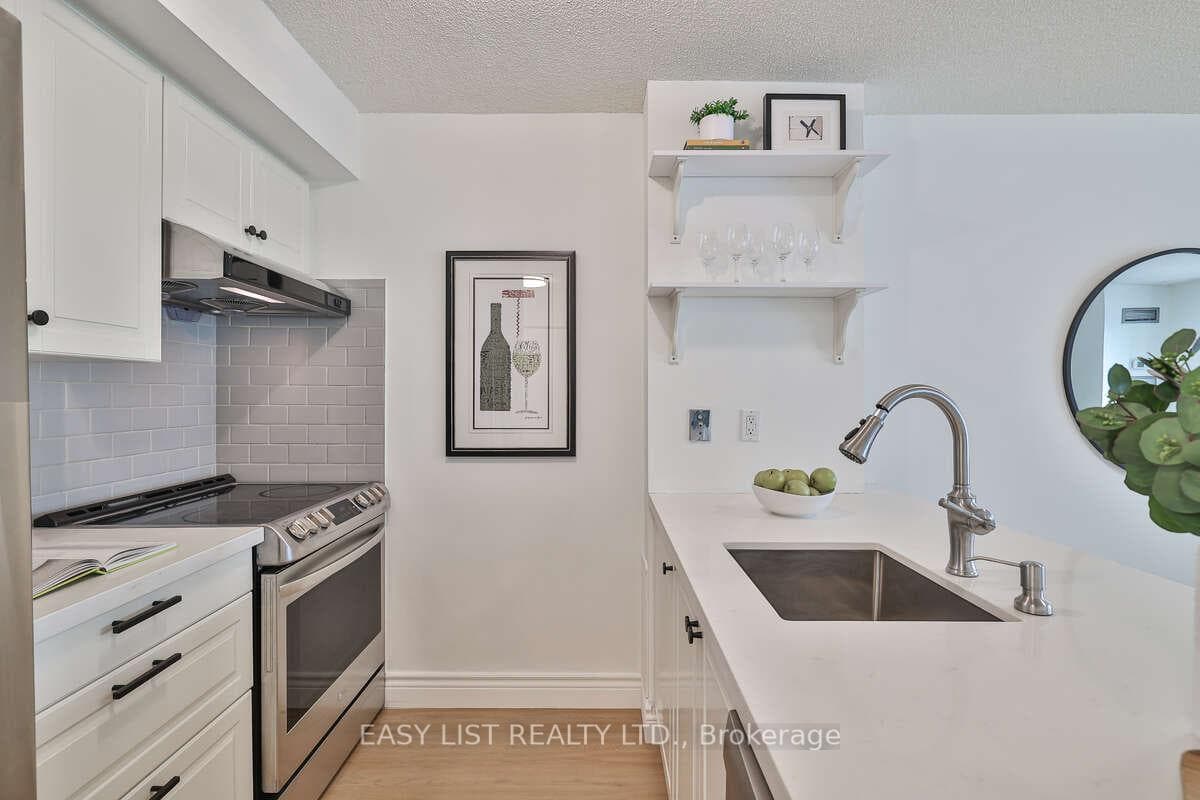 25 Grenville Street Unit 2404 photo 18