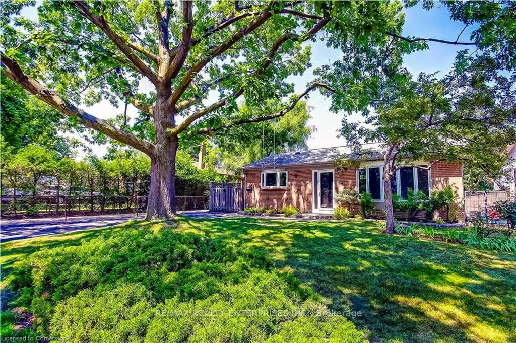 1293 Lewisham Drive photo 32