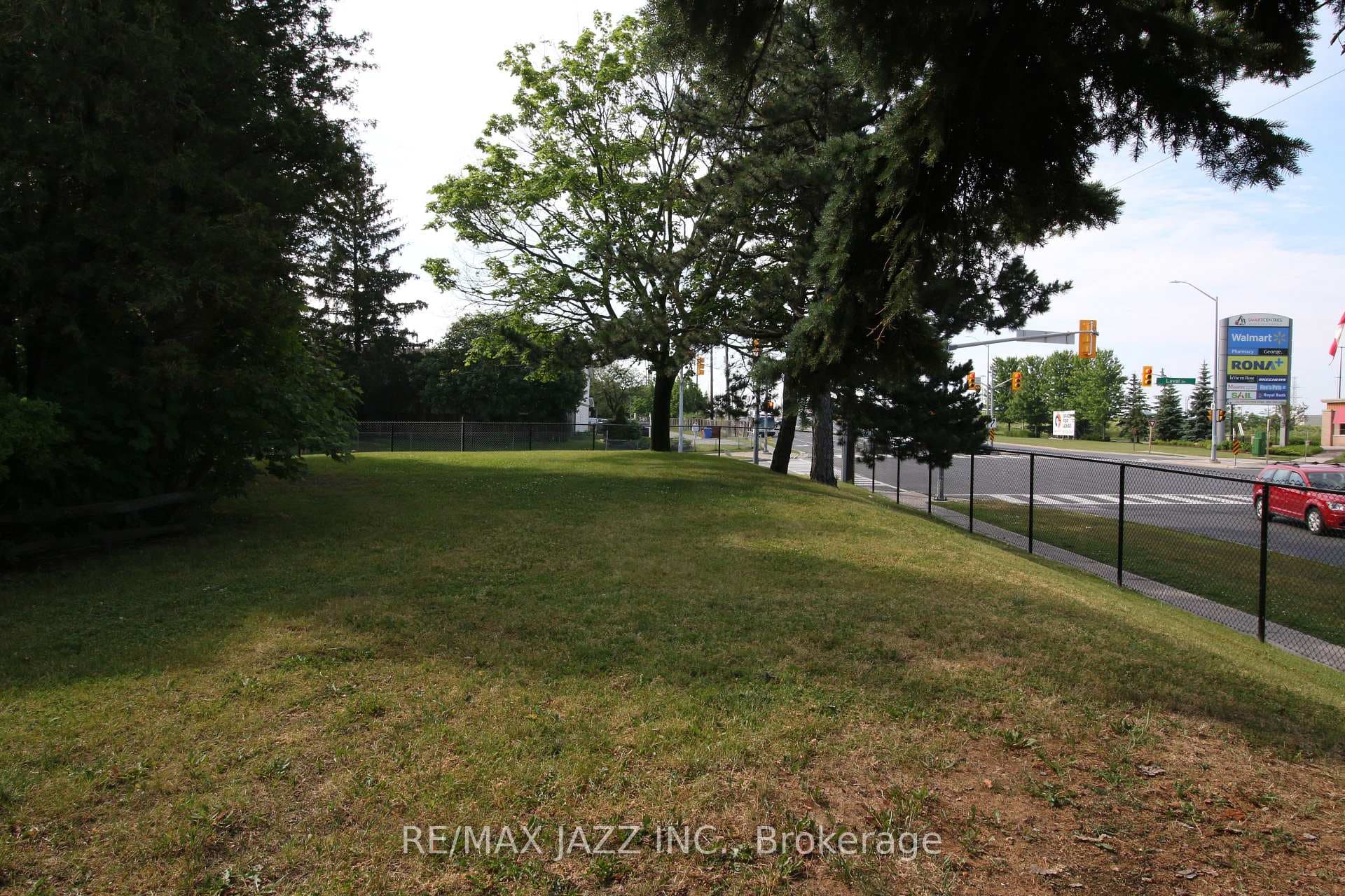 450 Bristol Crescent Unit 16 photo 2