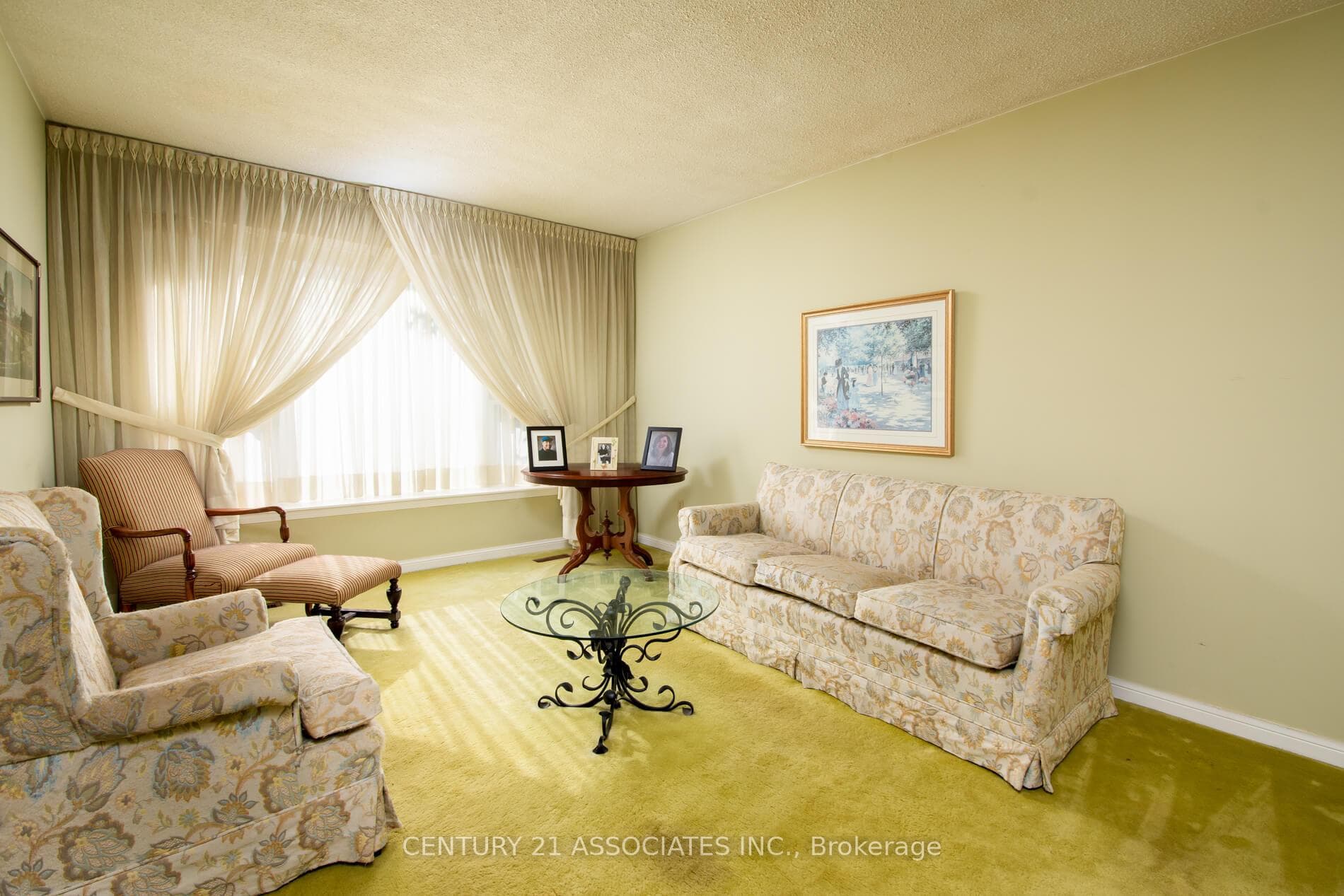 120 Elgin Drive photo 5