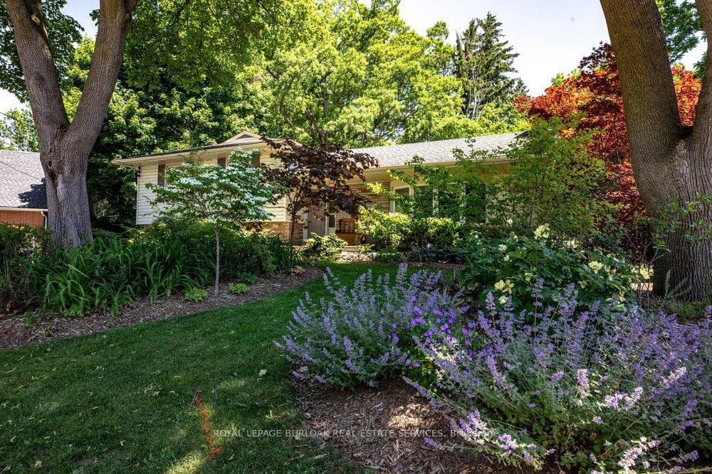 589 Sharalin Court photo 4
