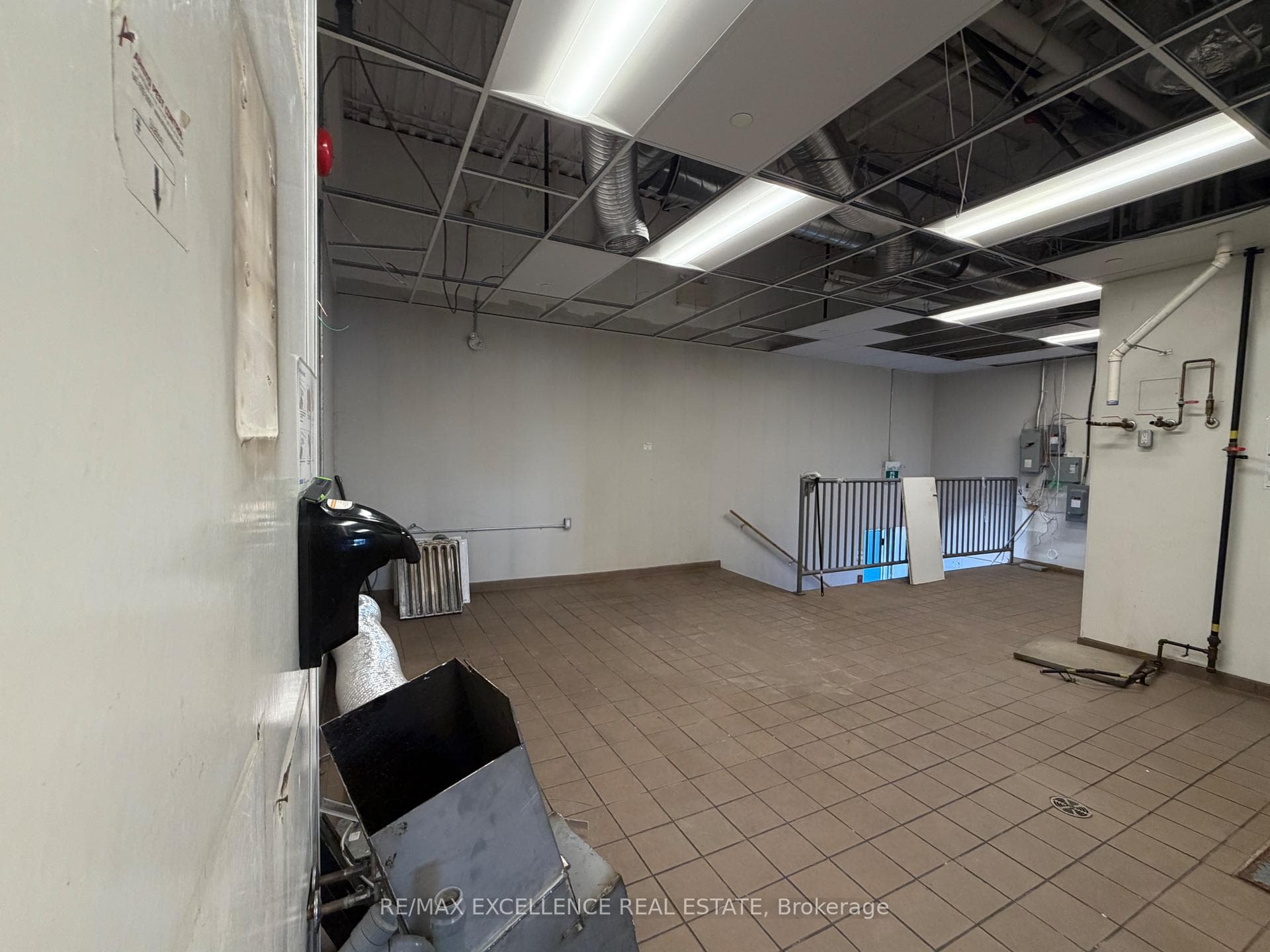 25 Woodbine Downs Boulevard Unit 3 photo 11