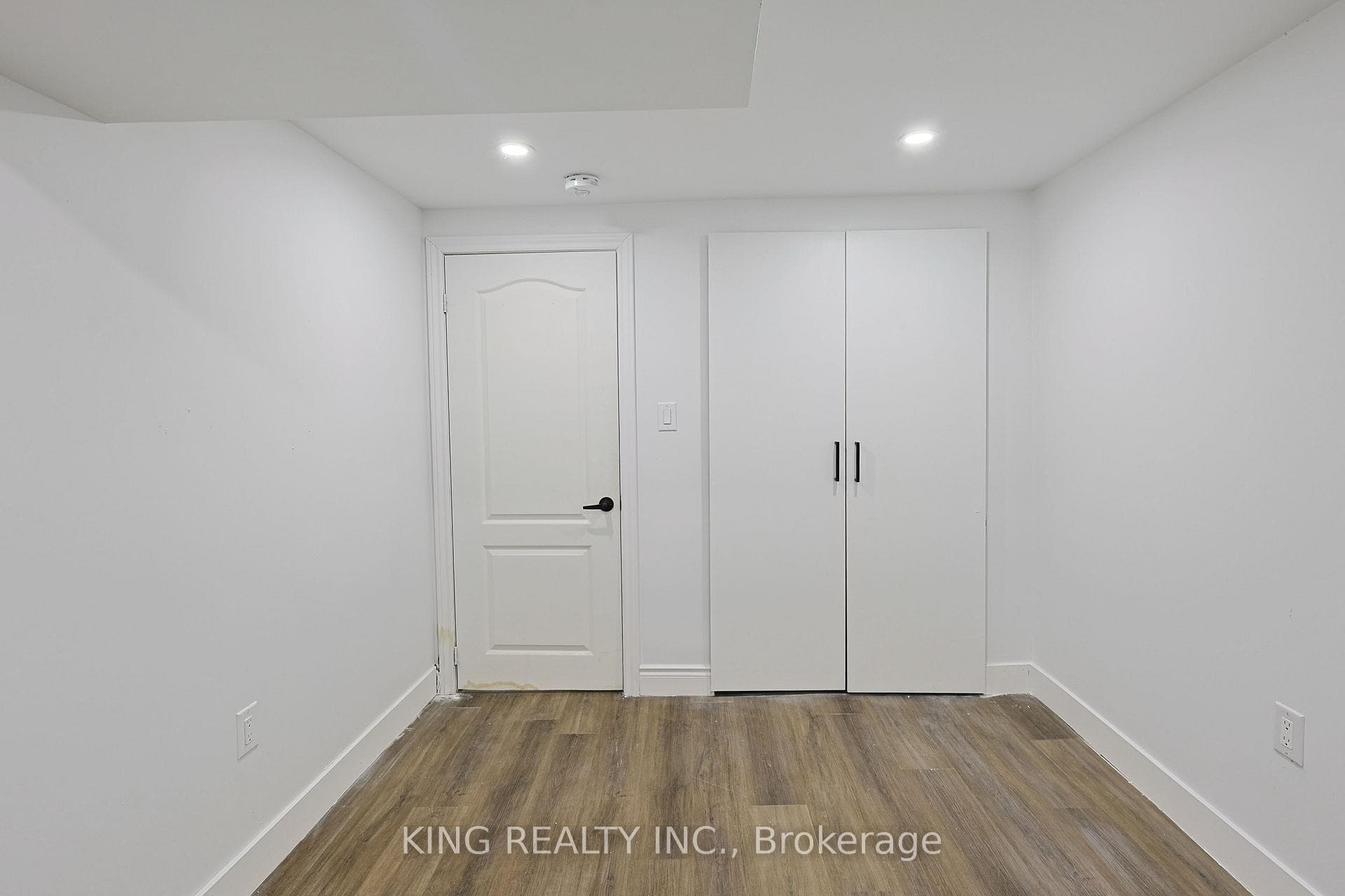 54 Tweedsmuir Avenue photo 36