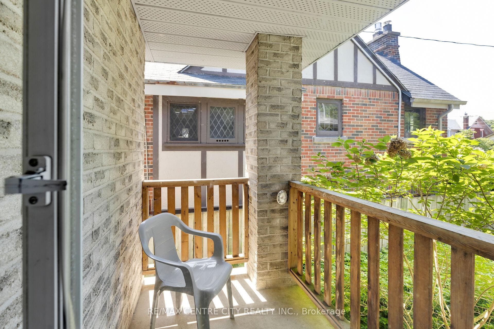 439 Grosvenor Street photo 20