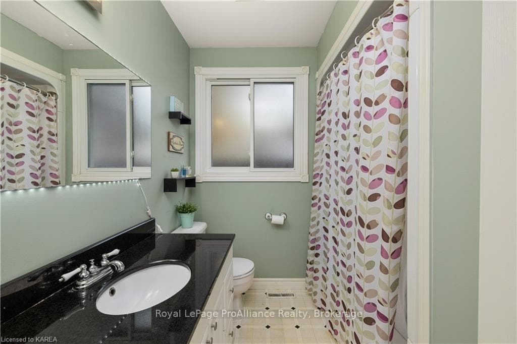 8 MONTGOMERY Boulevard photo 23