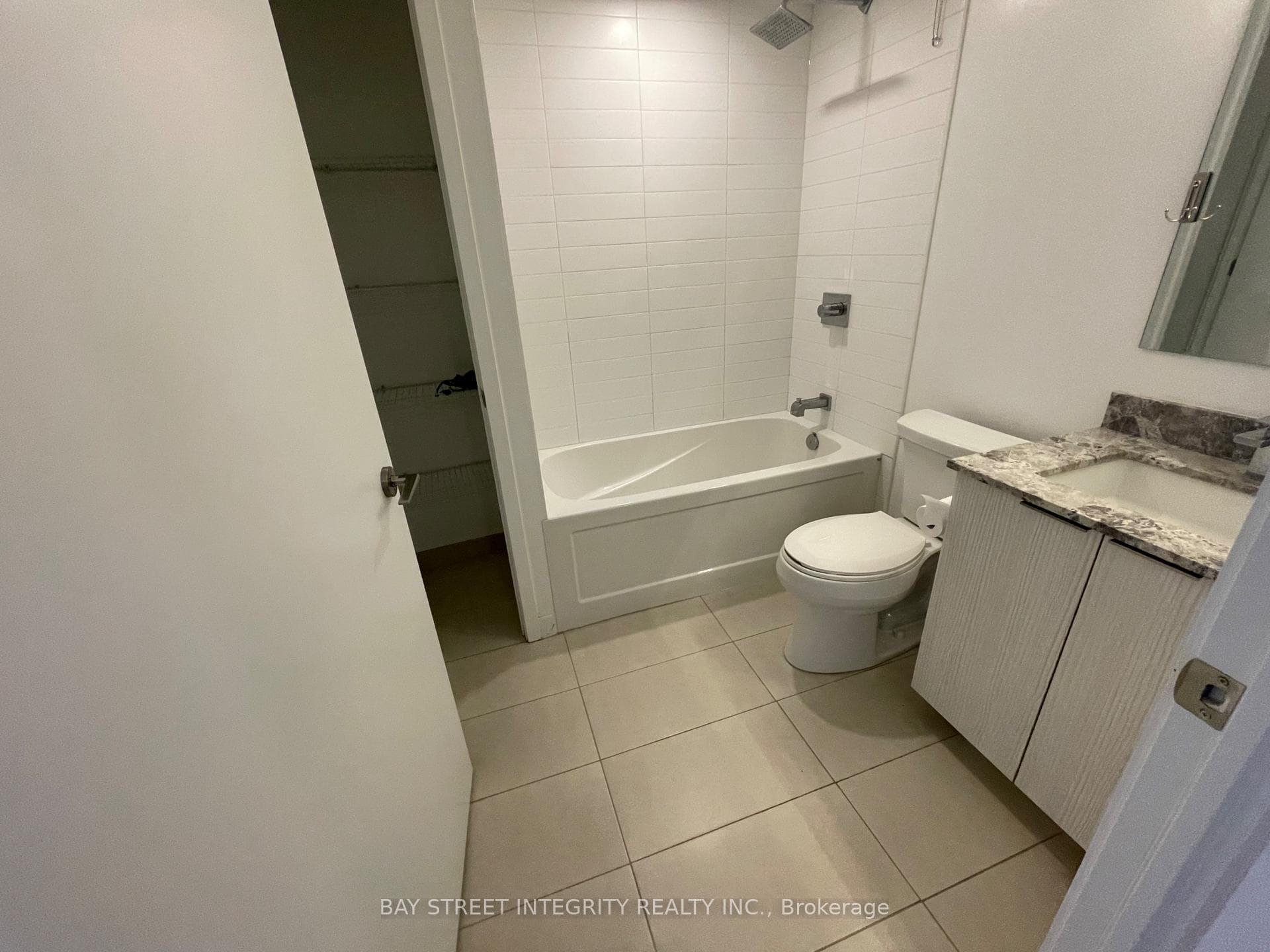 501 Yonge Street Unit 2401 photo 22