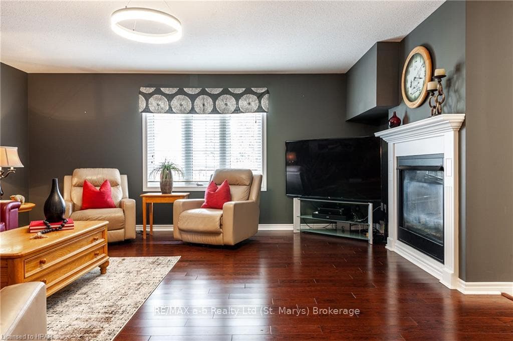55 STONERIDGE Boulevard photo 6
