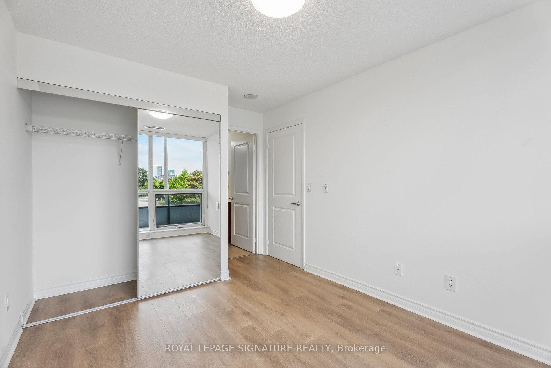 2885 Bayview Avenue Unit 214 photo 11