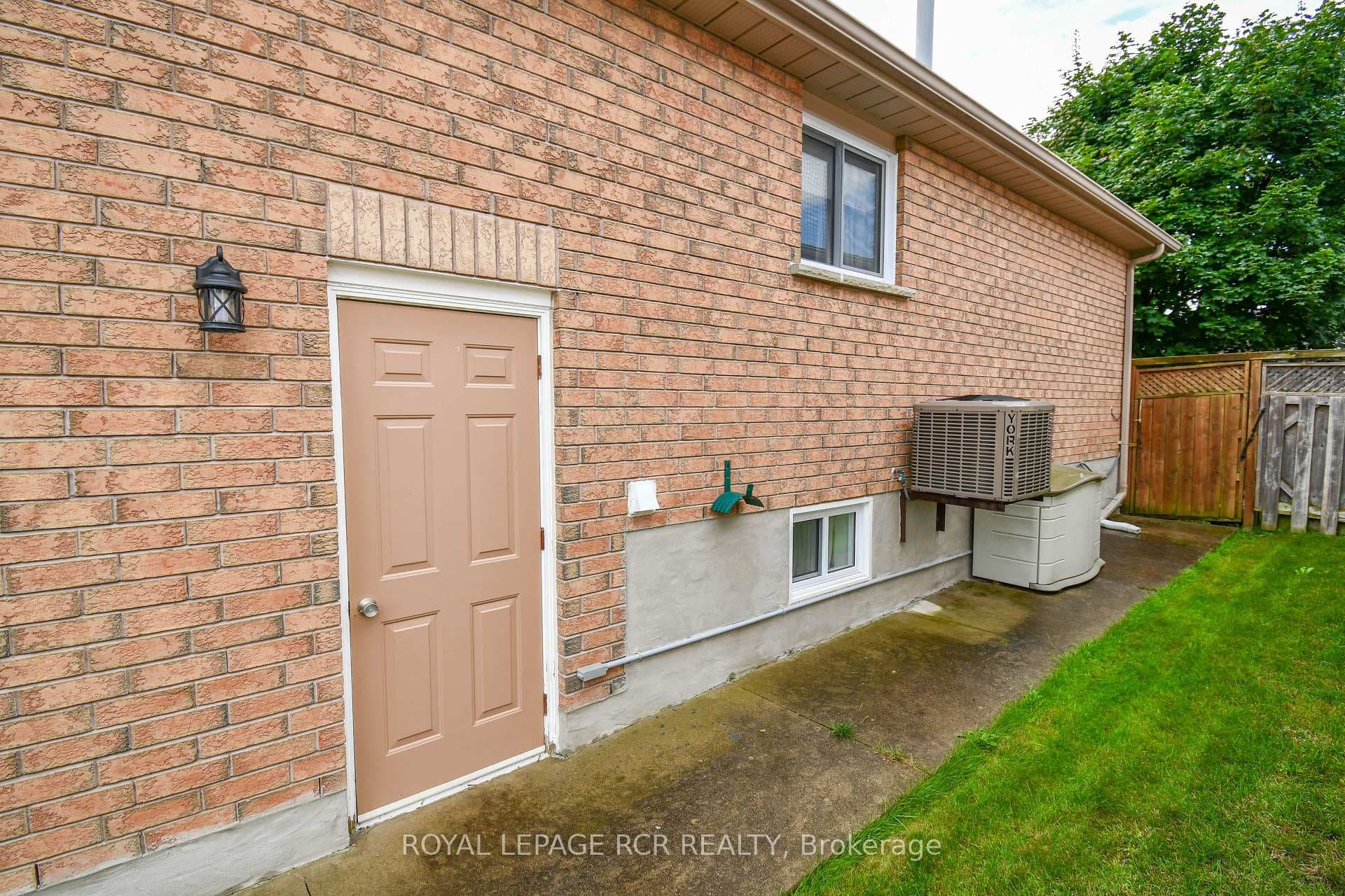 30 Marsellus Drive photo 35