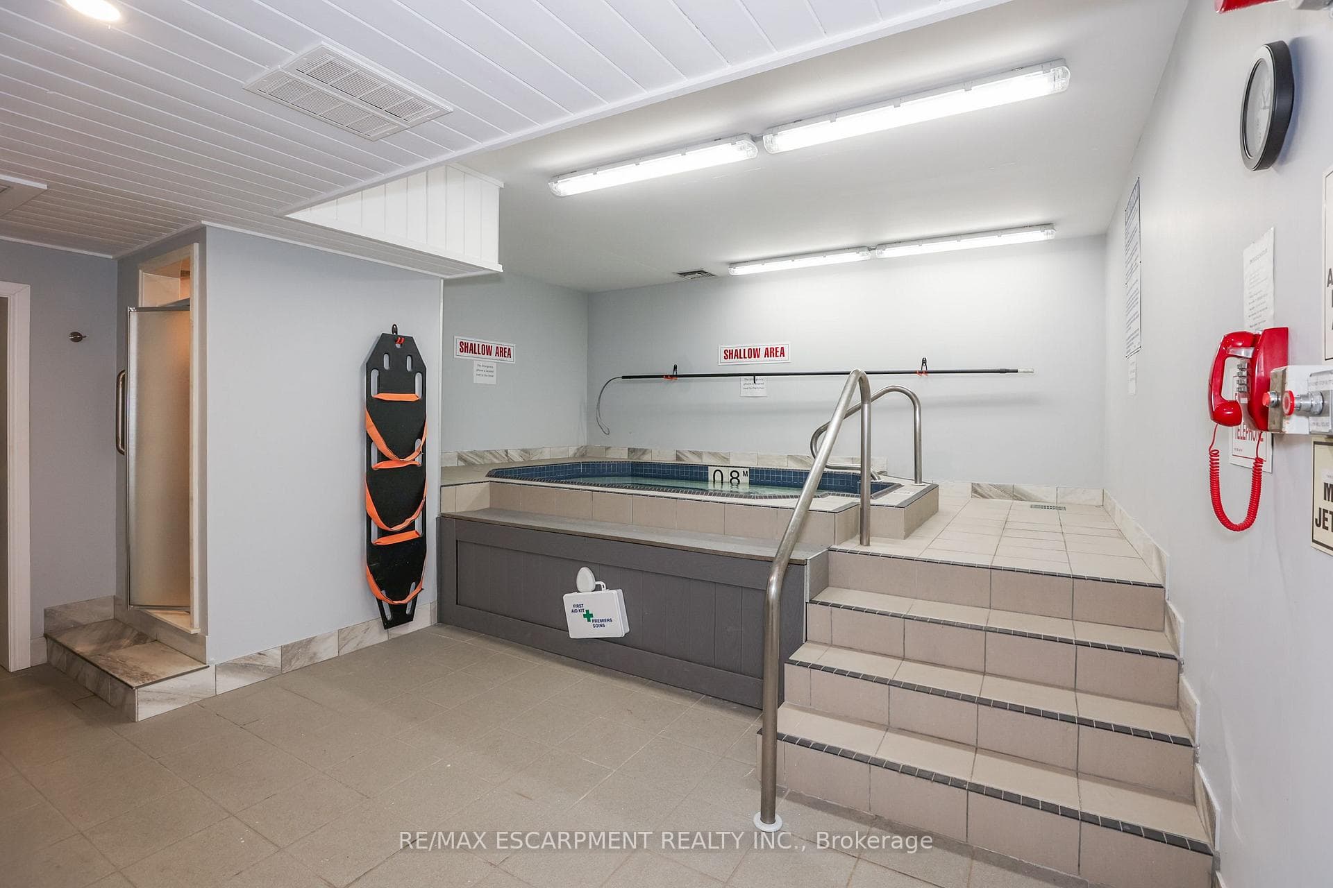 Building Amenities - Whirlpool