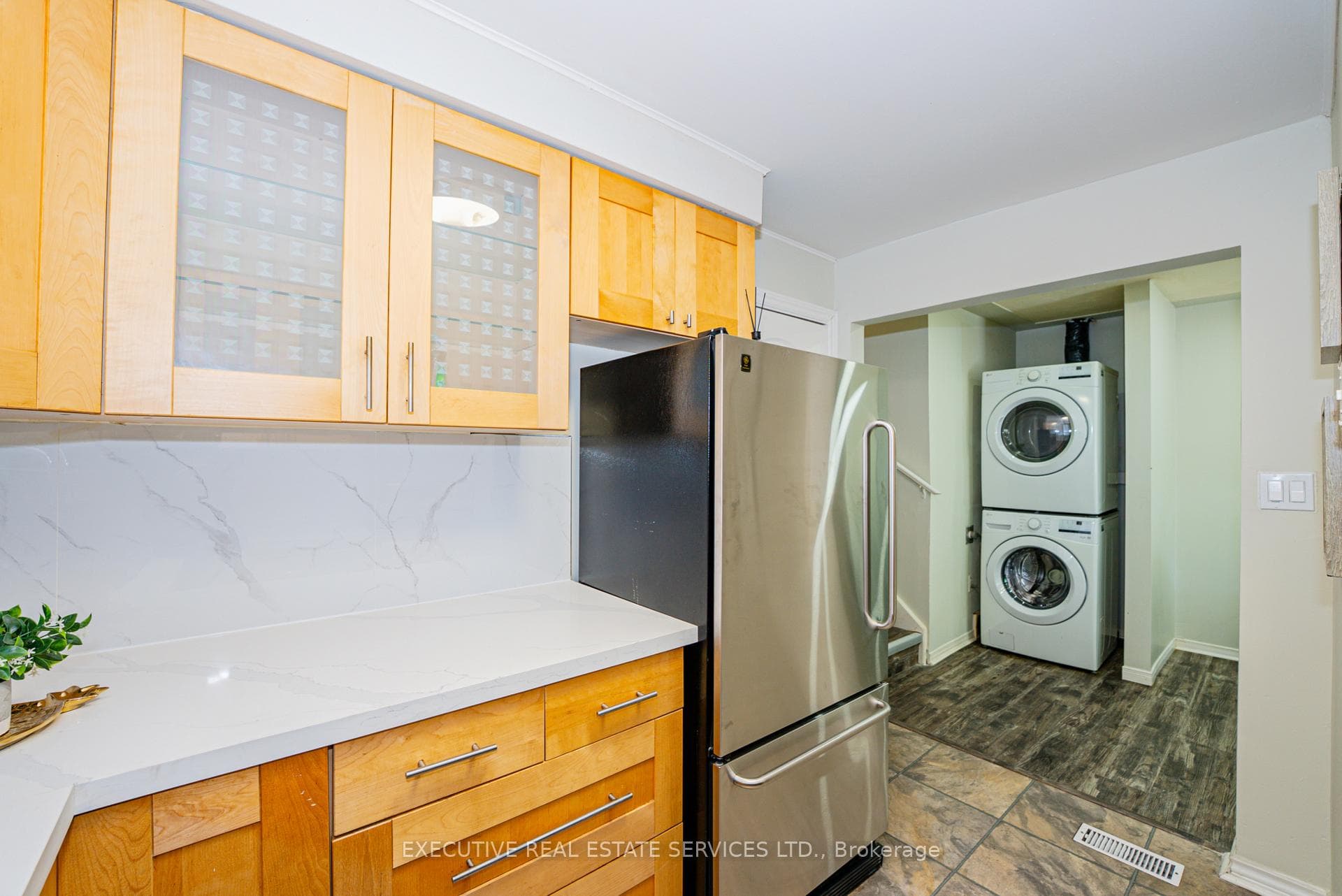 77 Overlea Drive photo 13