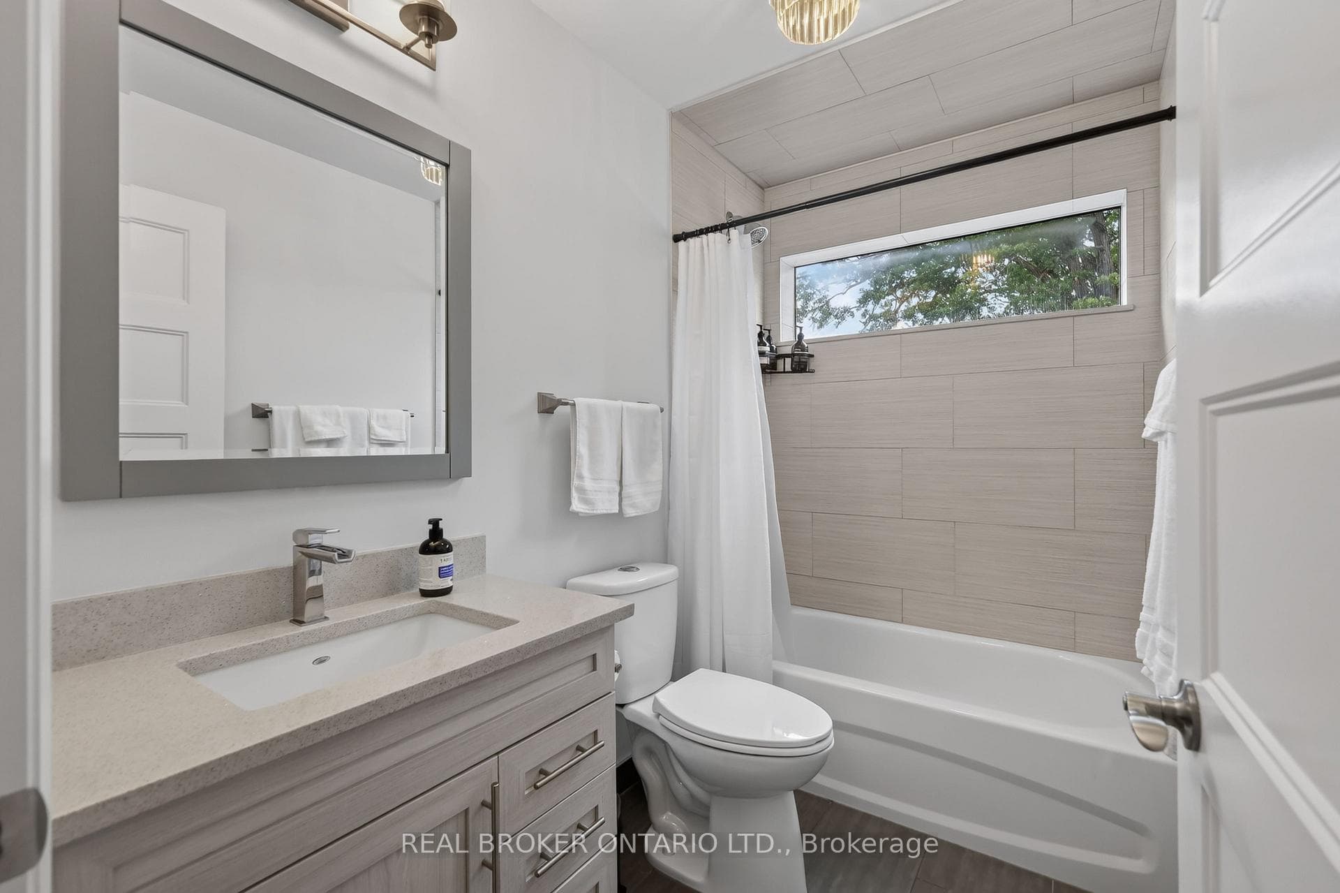343 Riverdale Avenue photo 17