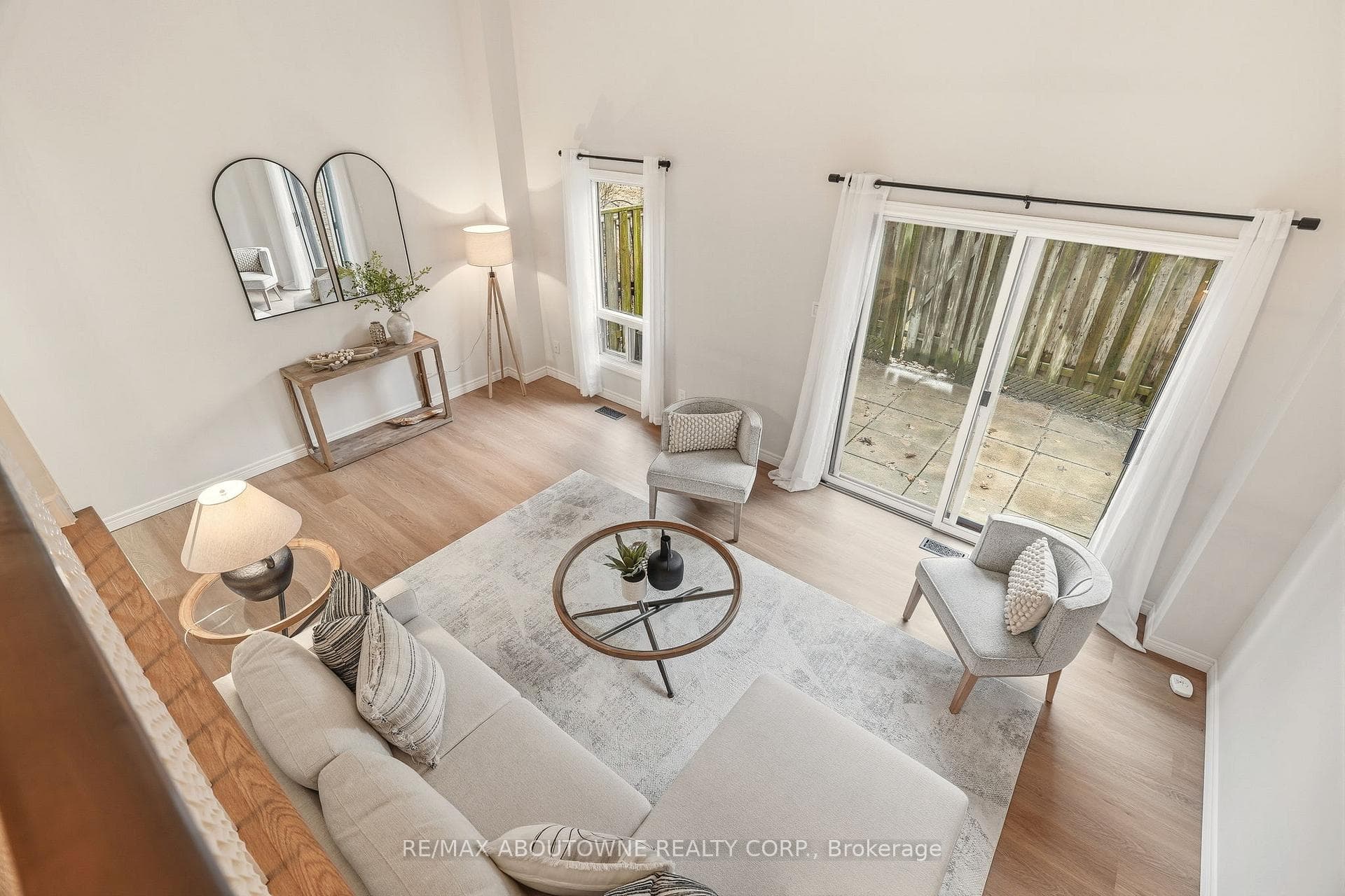 High Ceilings bring in lots of light