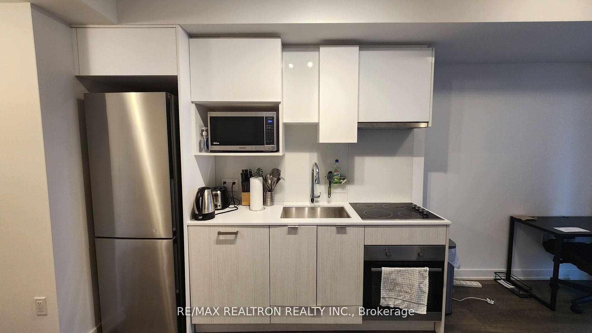 195 Redpath Avenue Unit 1413 photo 6