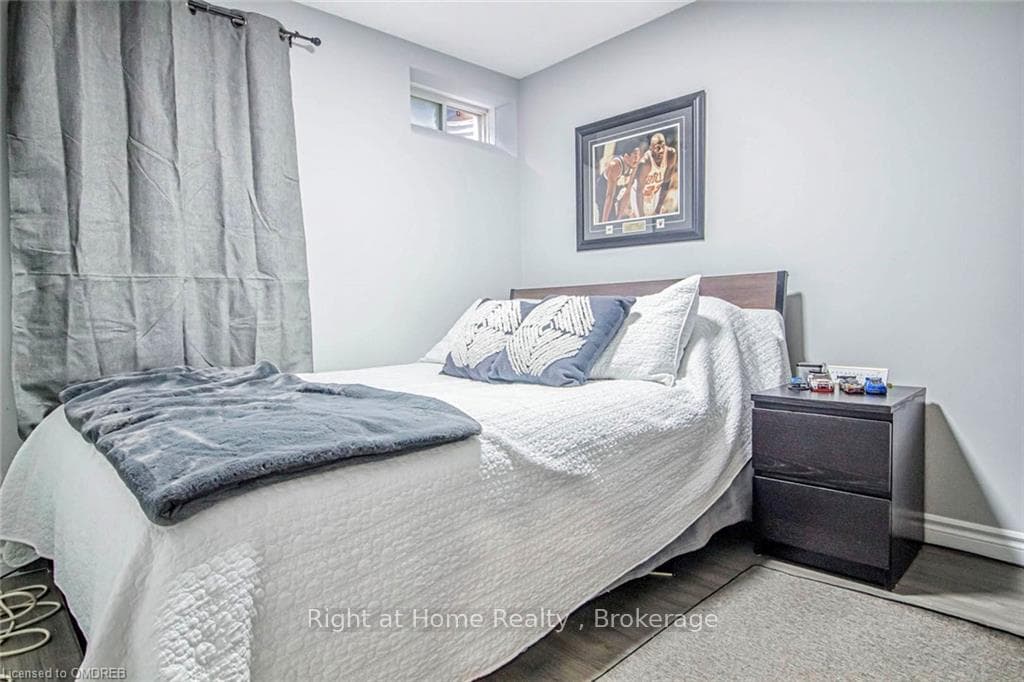 705 AMBROISE Crescent photo 19