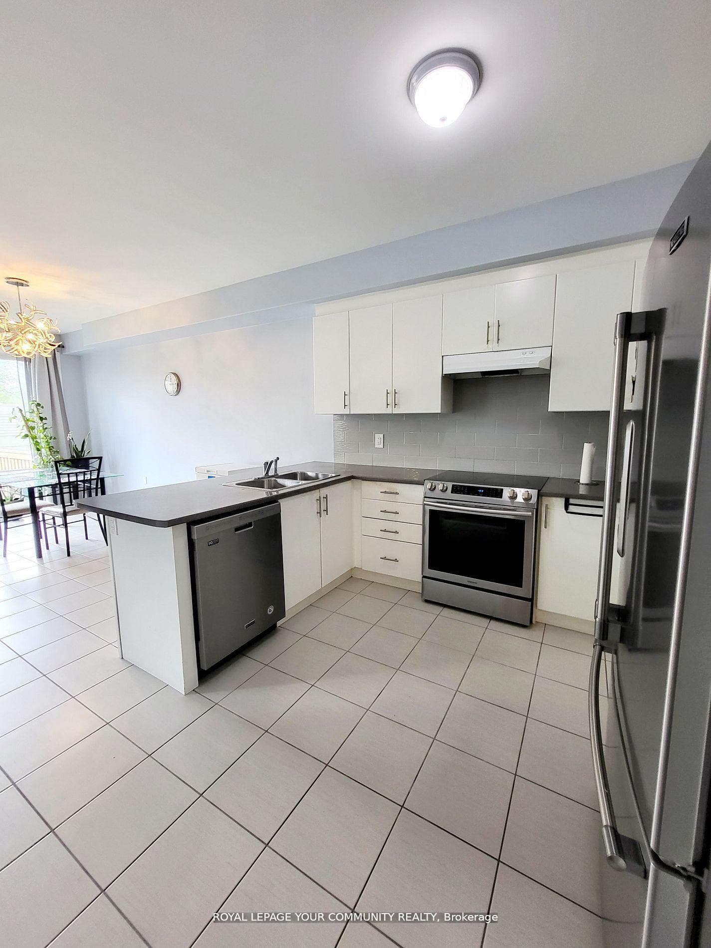 53 Walker Boulevard photo 8