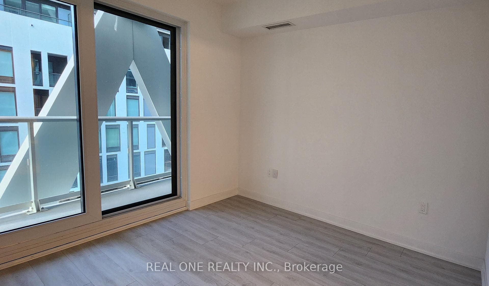 230 Simcoe Street Unit 931 photo 9