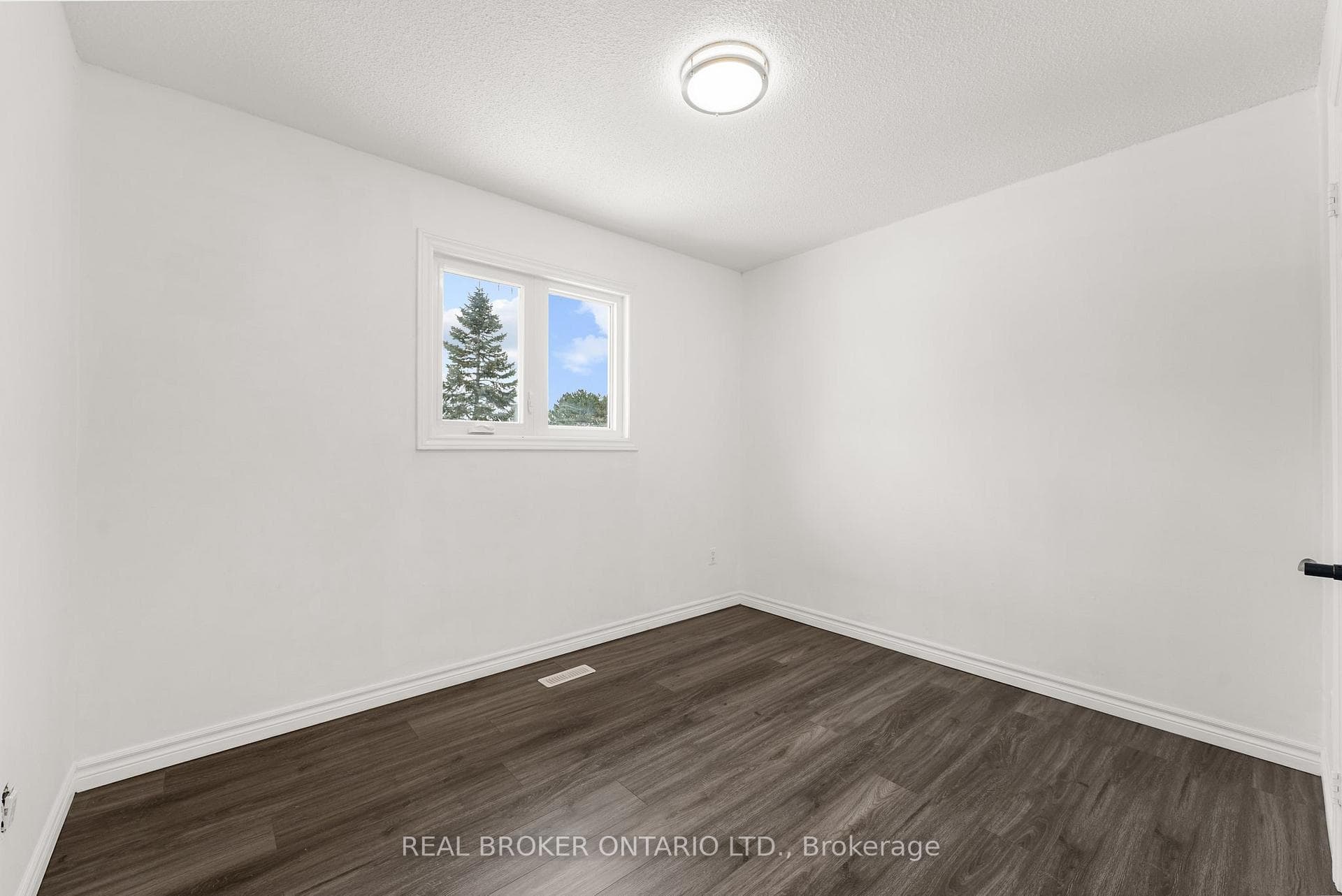 1098 Sawgrass Crescent Unit Main photo 15