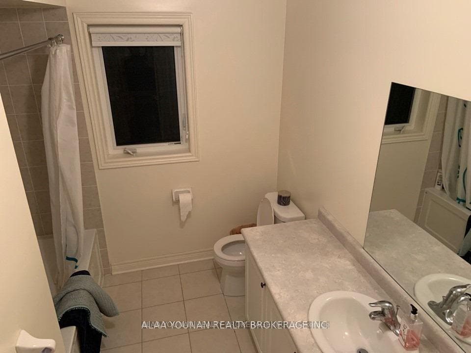 1055 Job Crescent photo 19