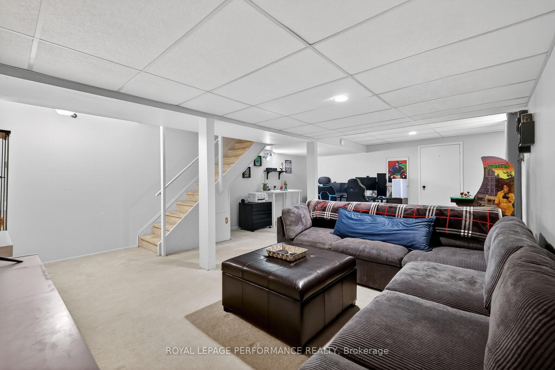 2 Canbury Crescent photo 31