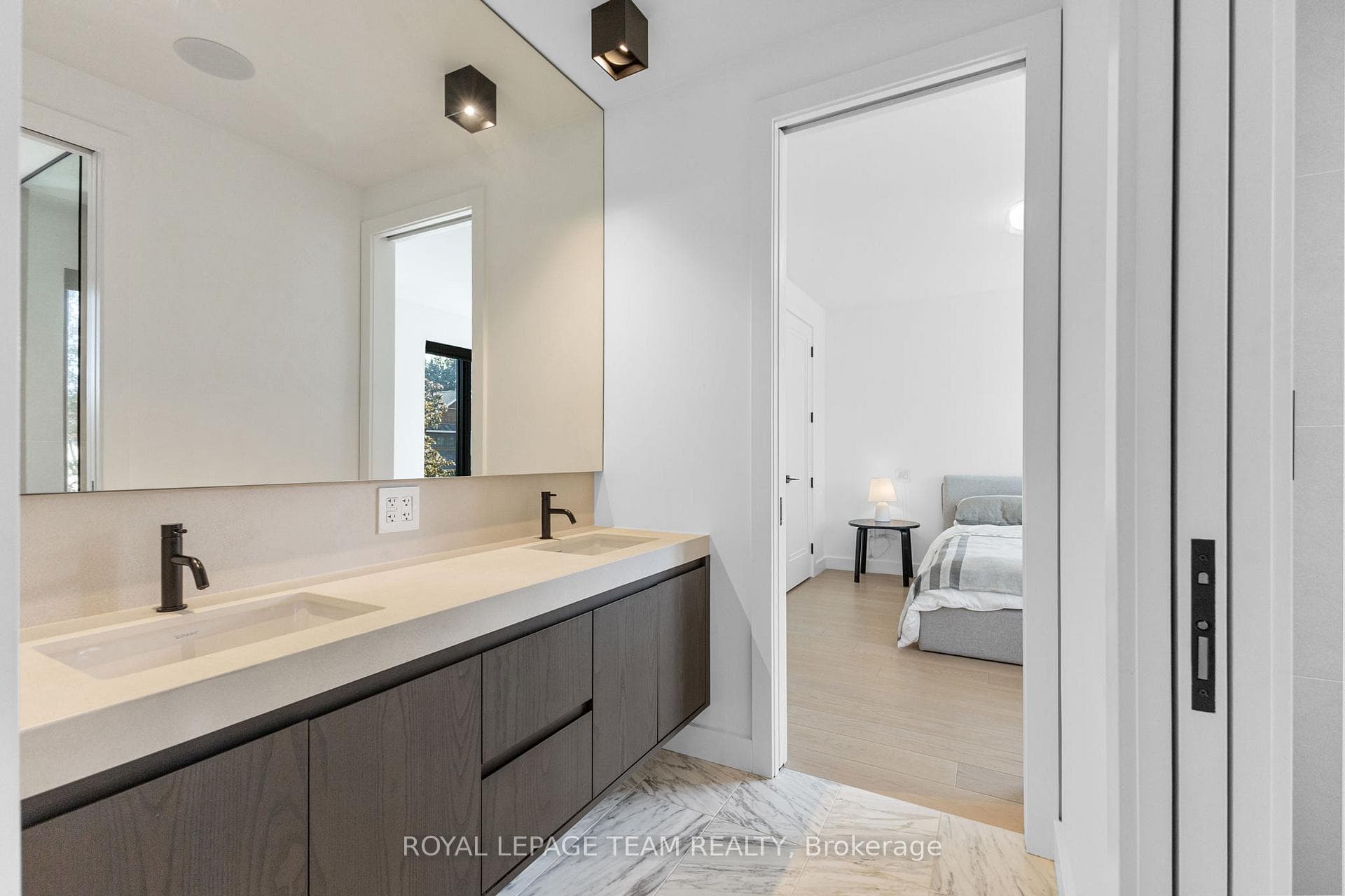 511 Fraser Avenue photo 34