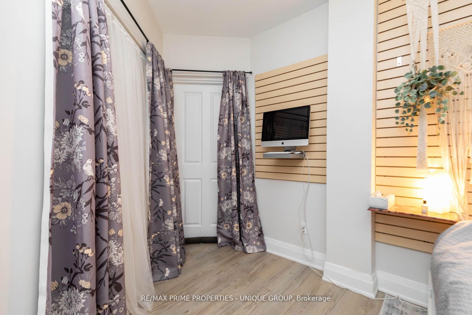 21 Shaftesbury Avenue Unit G01 photo 36