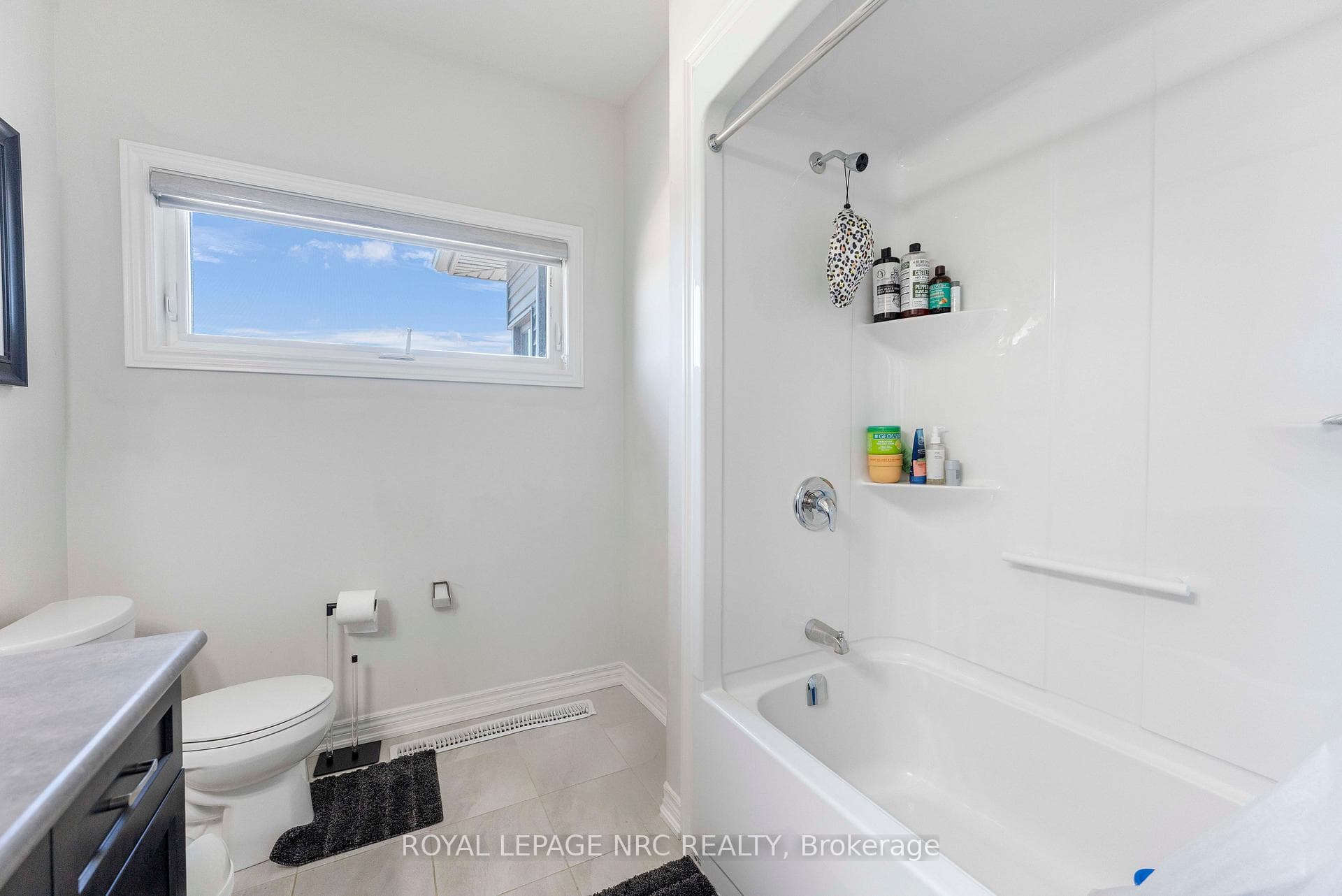 12 Swan Avenue photo 35