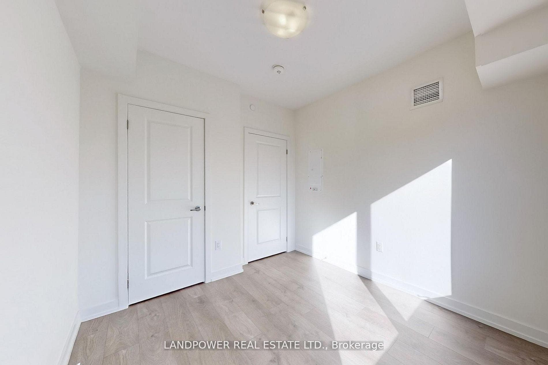 60 Elizabeth Street Unit 3305 photo 32