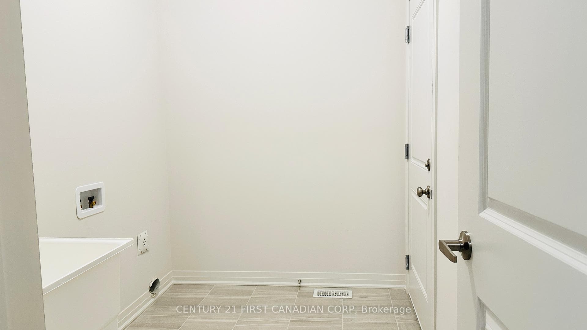 254 Middleton Street photo 12
