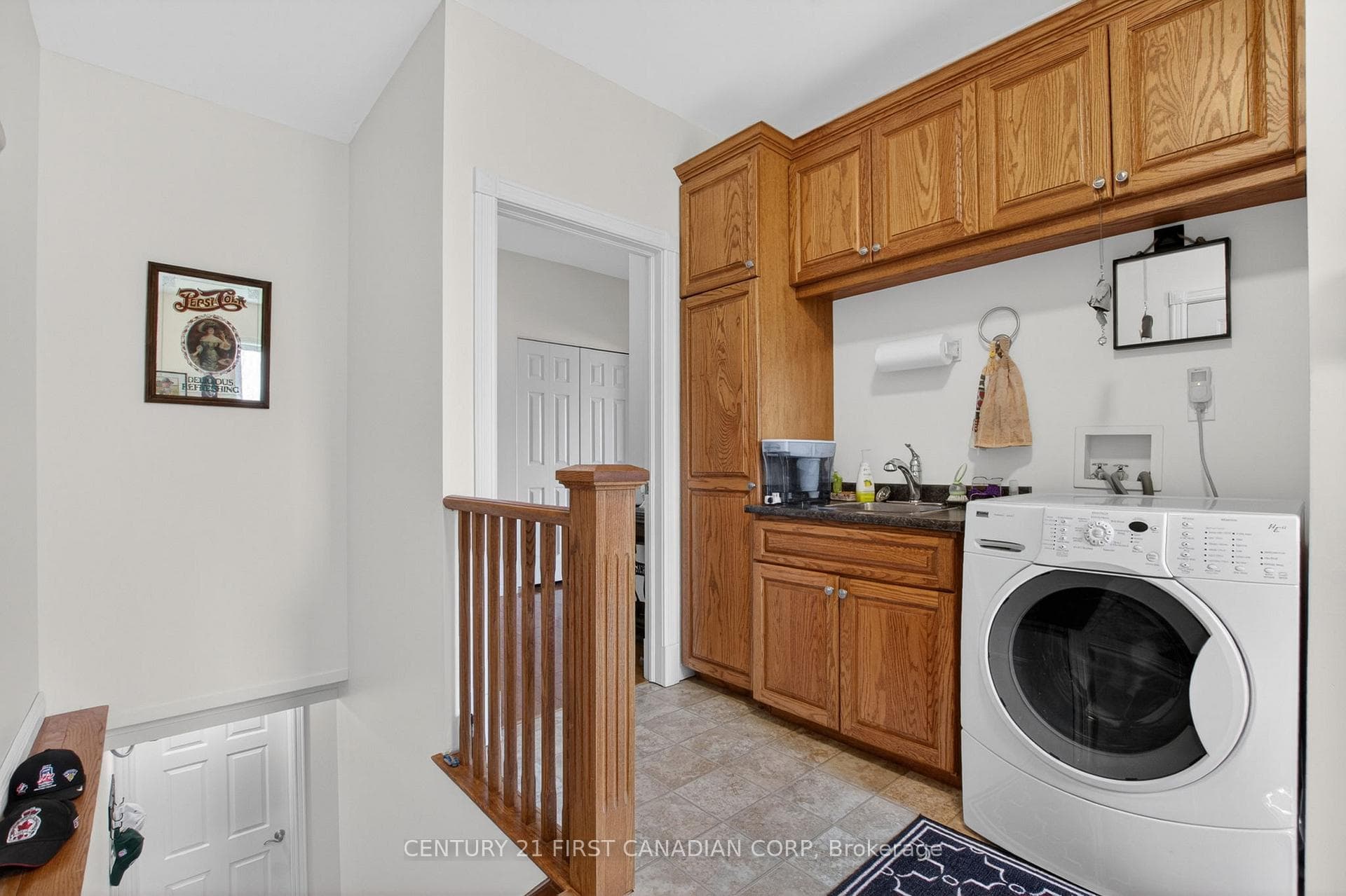 653 Peter Street photo 22