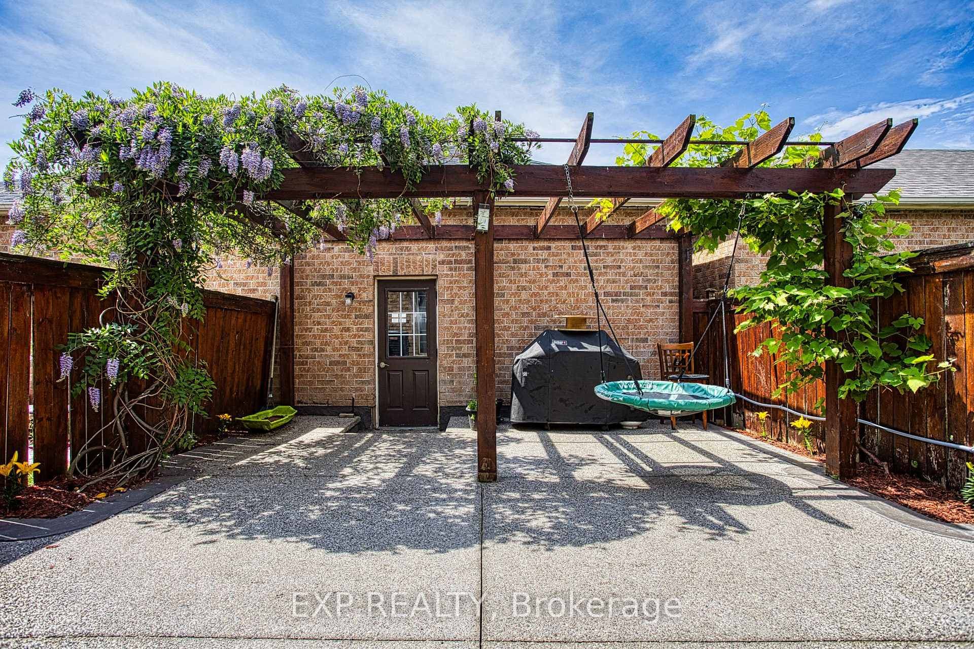 206 Springstead Avenue photo 35