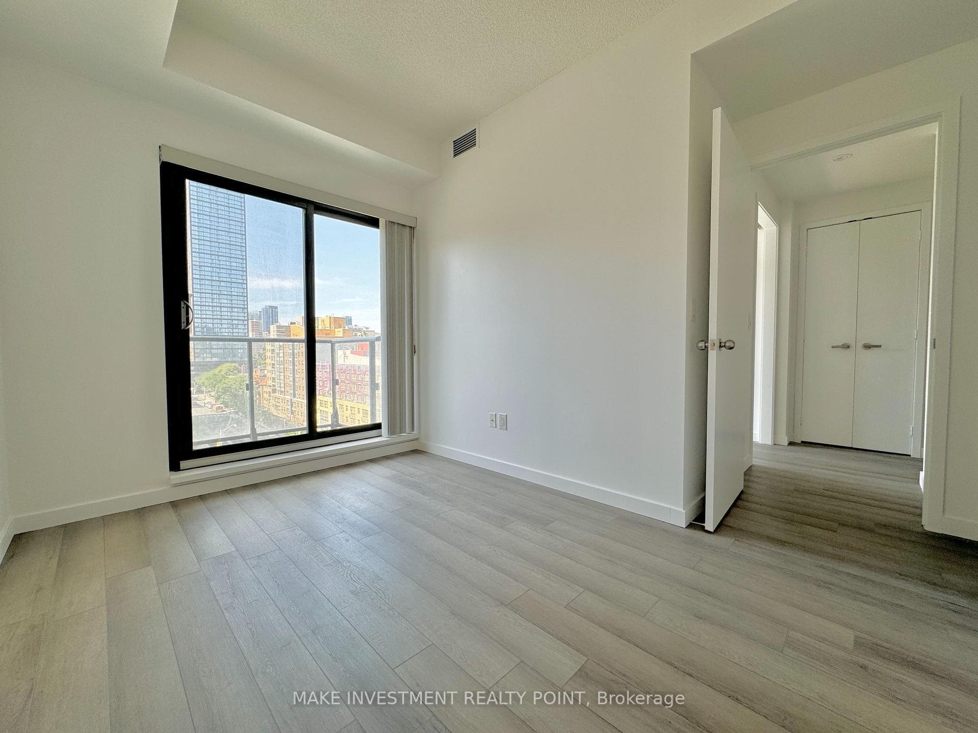 159 Dundas Street Unit 906 photo 10