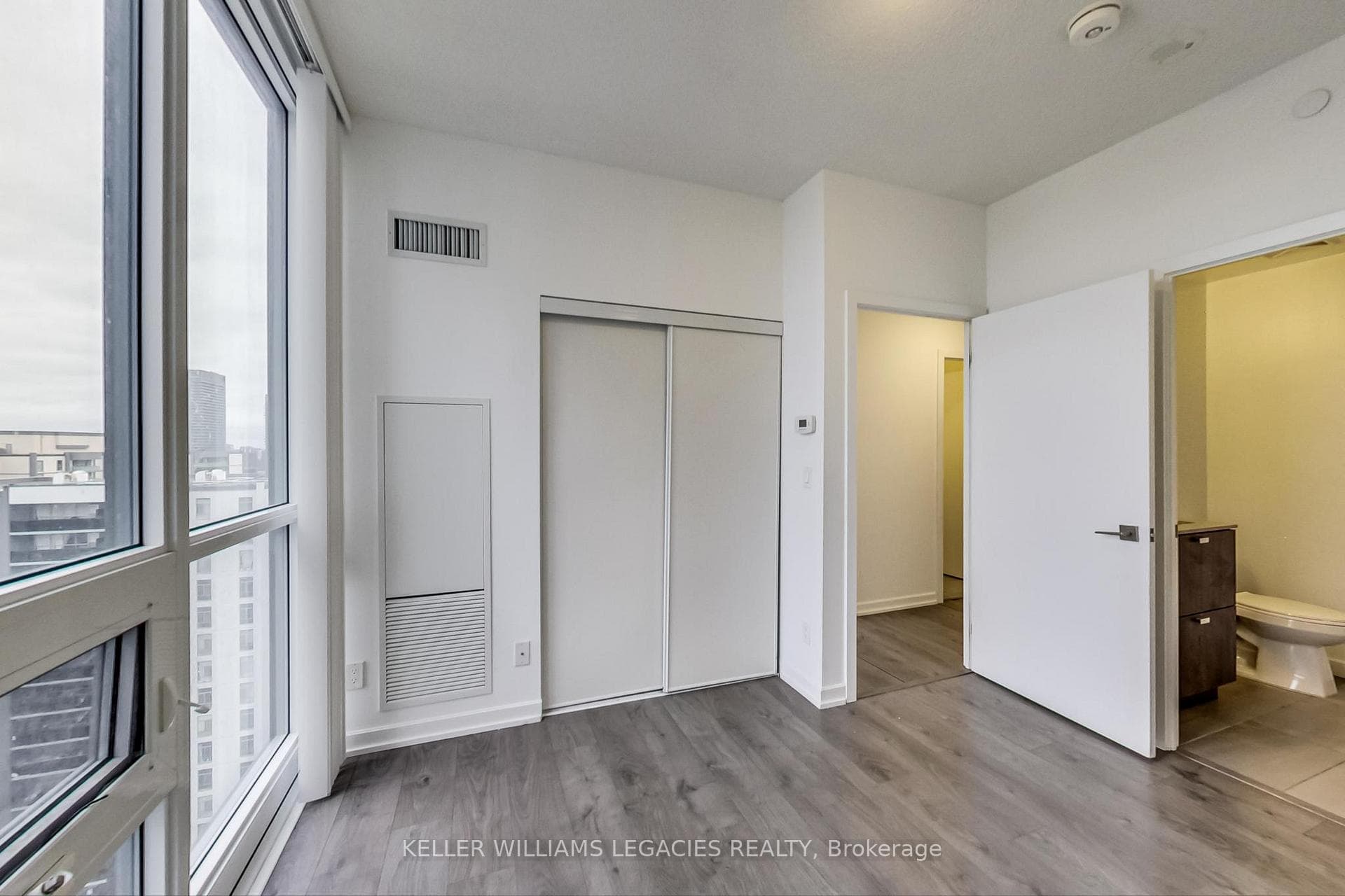56 Forest Manor Road Unit 1710 photo 20