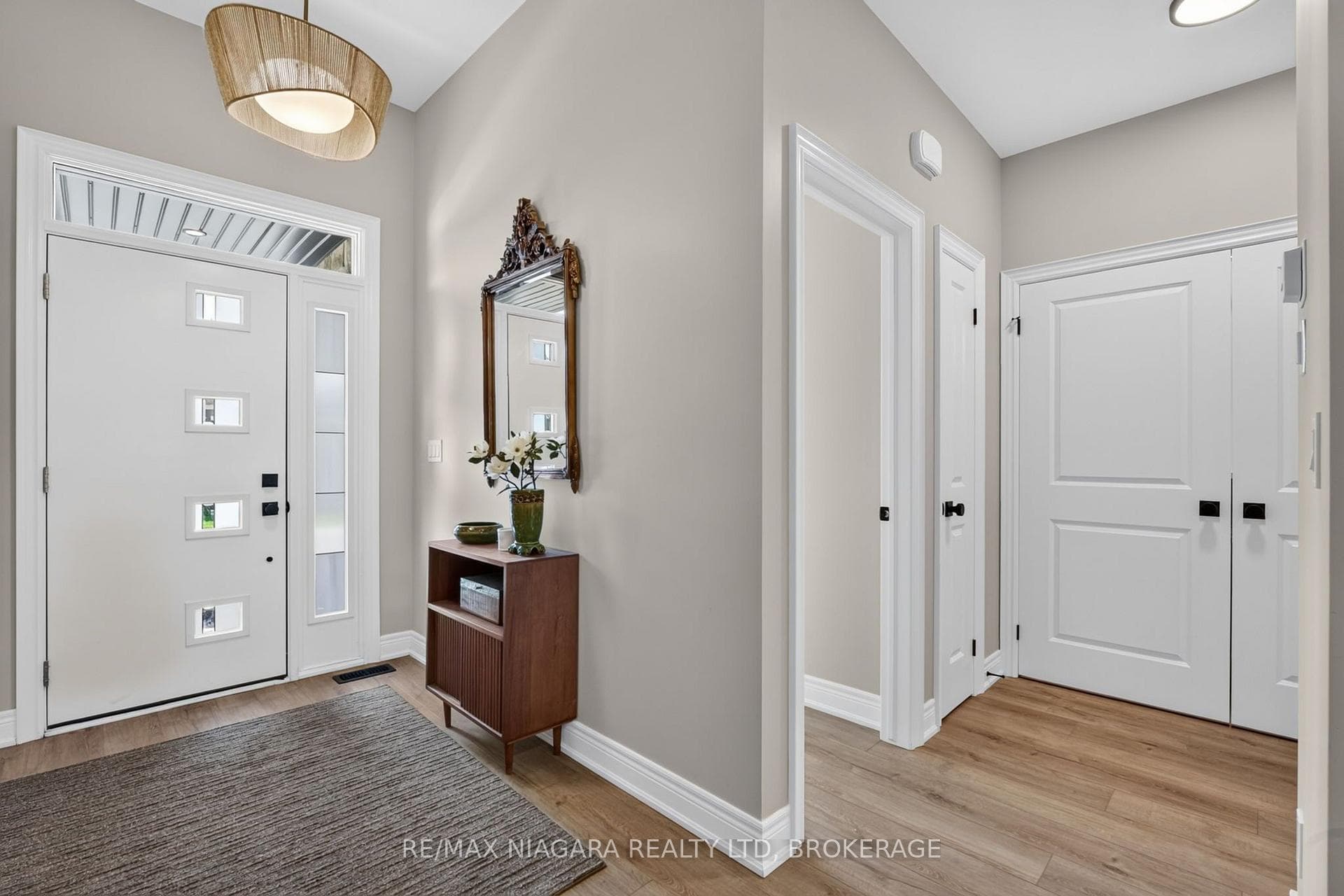 24 Peachtree Lane photo 4