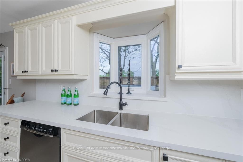 28 GARDINER Drive photo 15