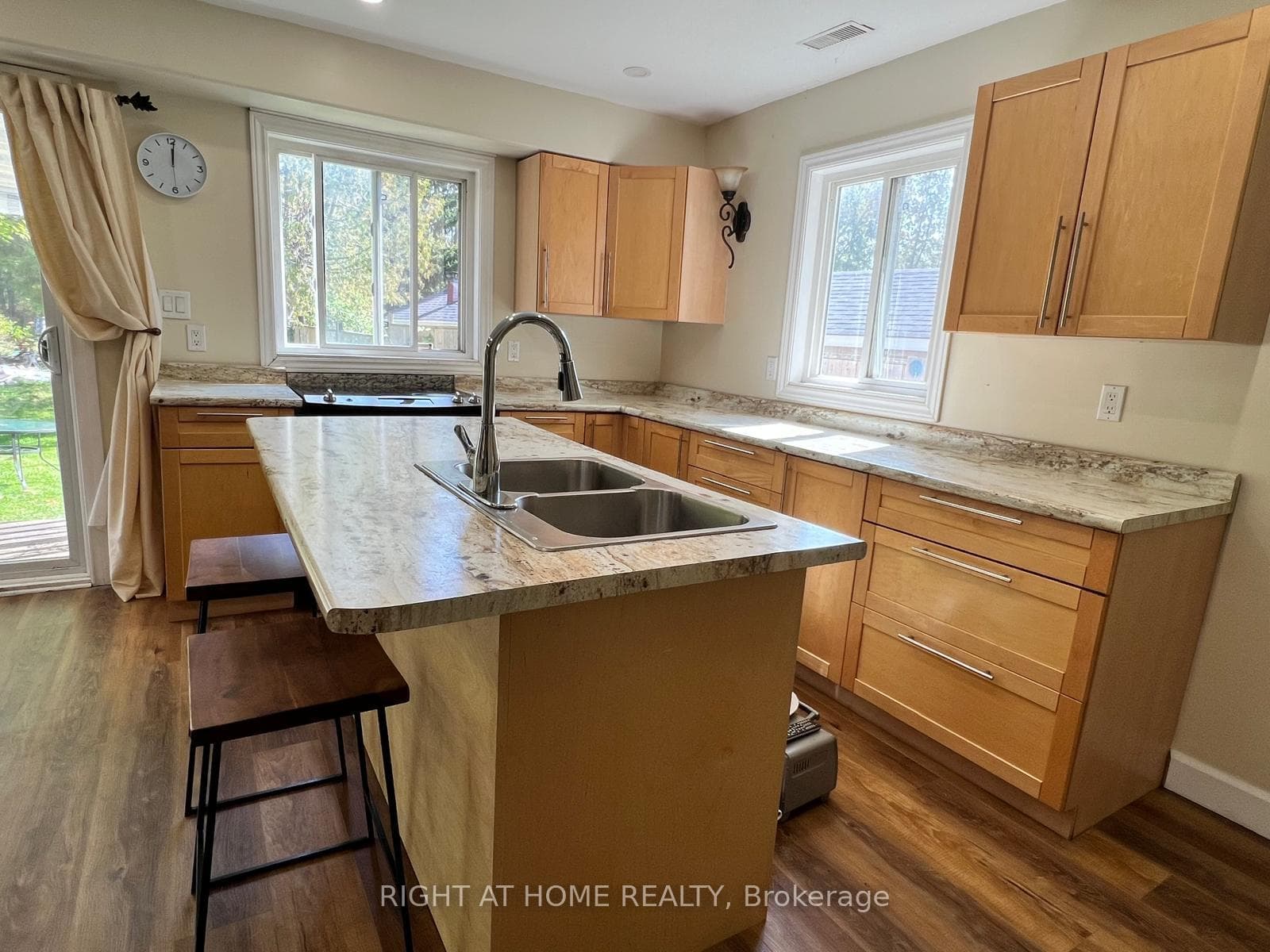 3273 Cove Avenue photo 4