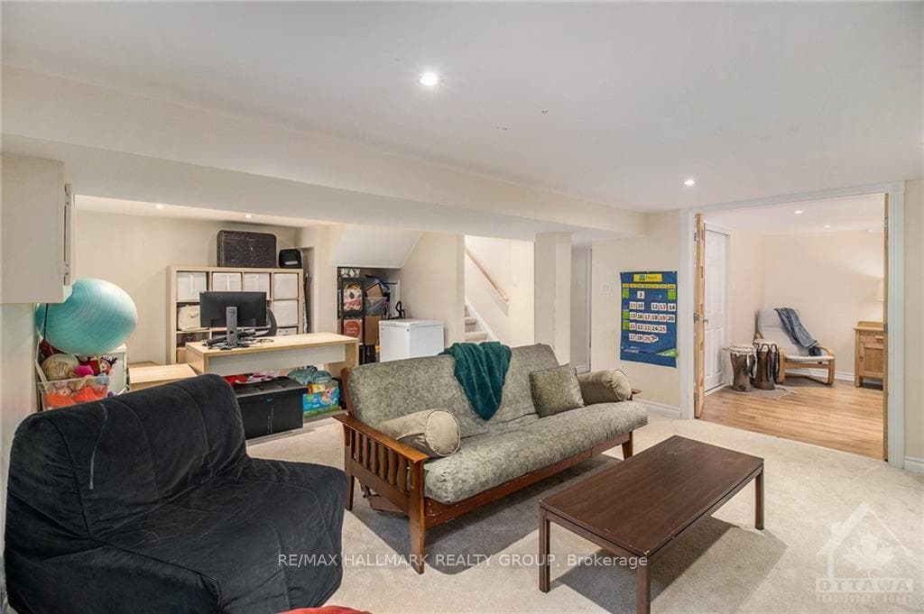 99 DAGMAR Avenue photo 15