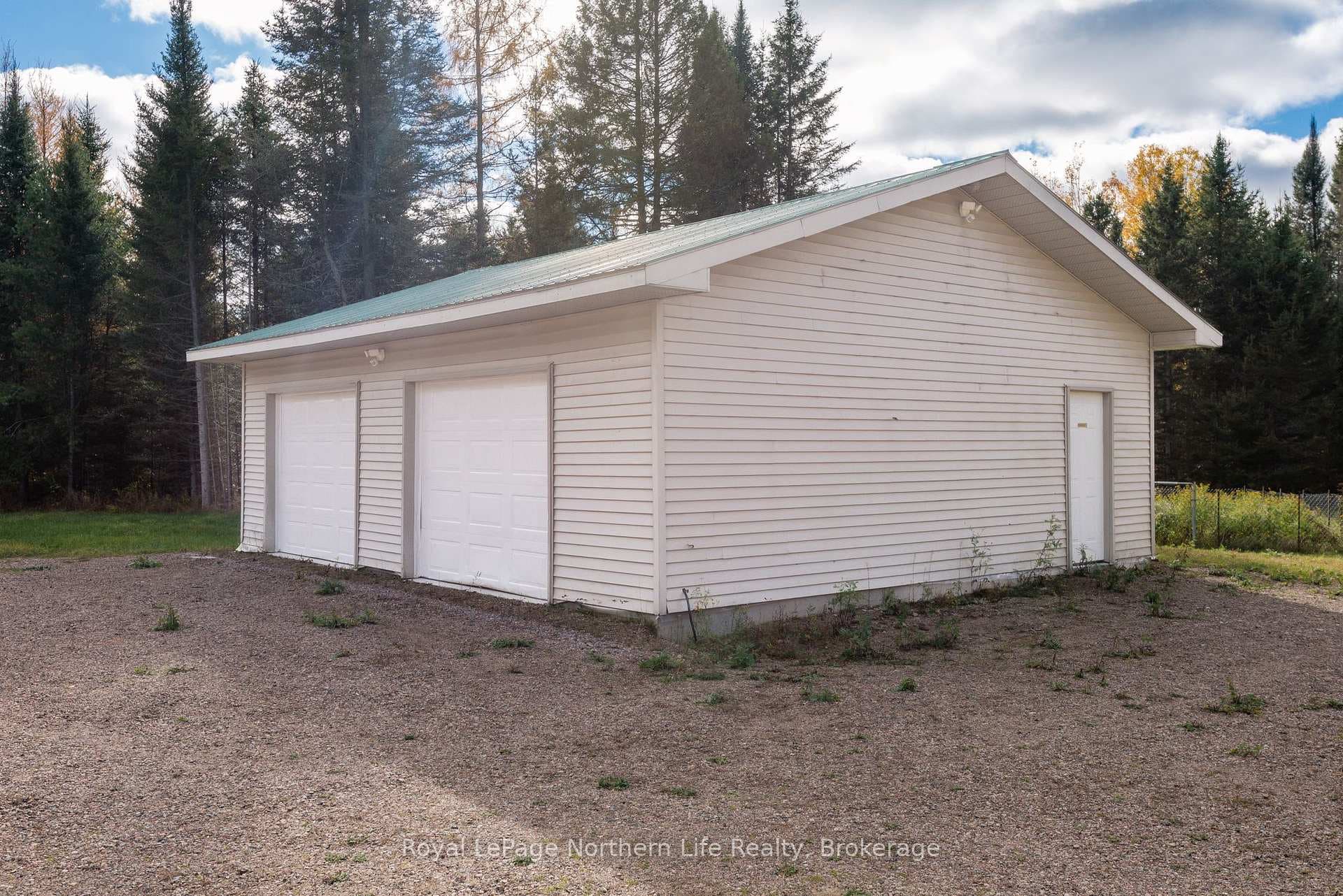 809 CAMERON Road photo 3