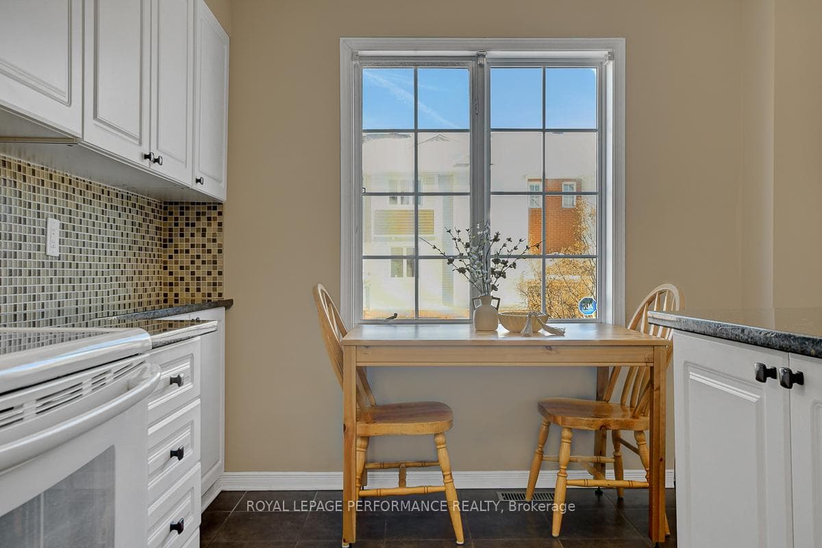 95 Manhattan Crescent photo 12